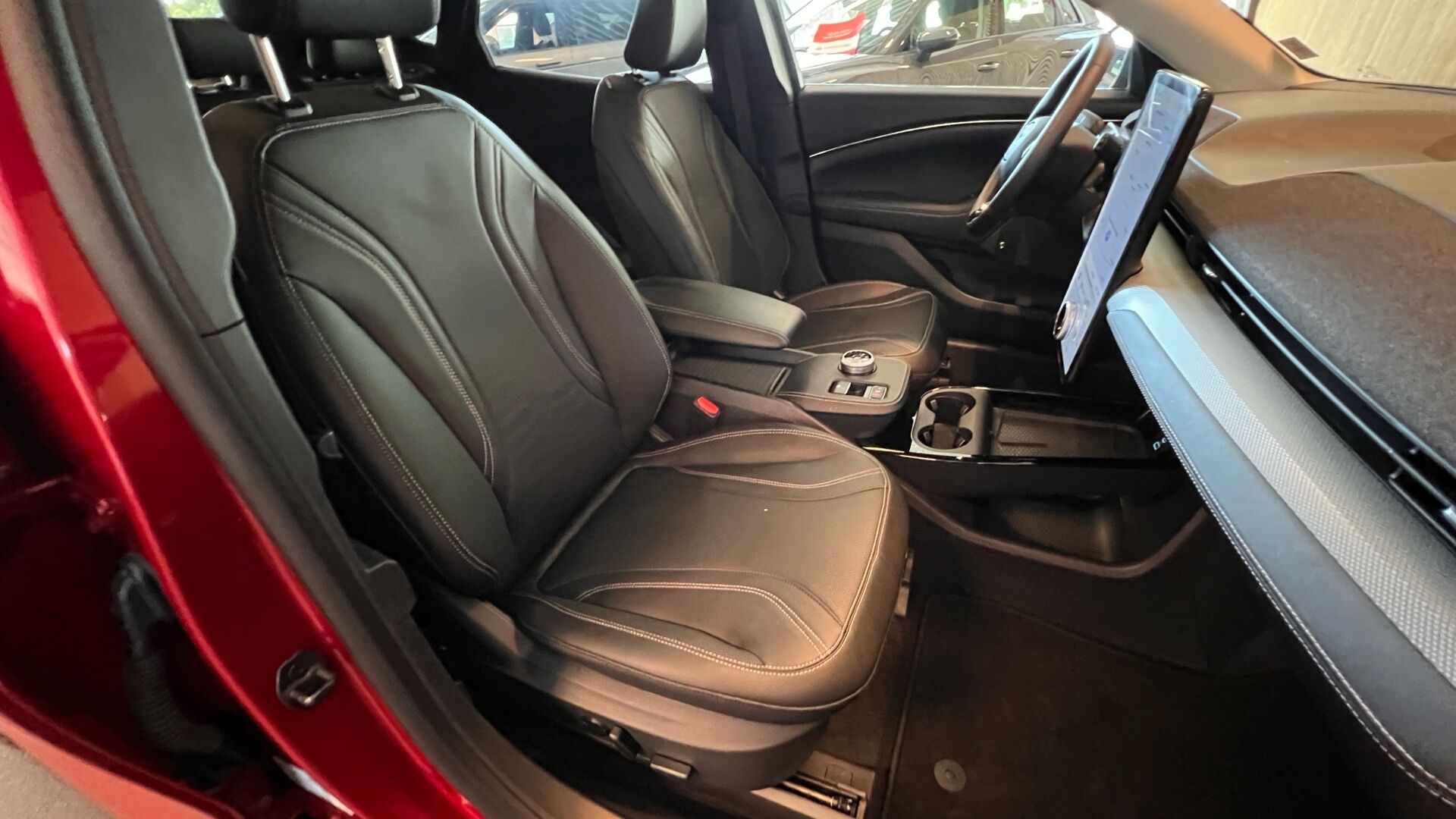 Billede af Ford Mustang Mach-E EL SR Select 269HK 5d Aut.