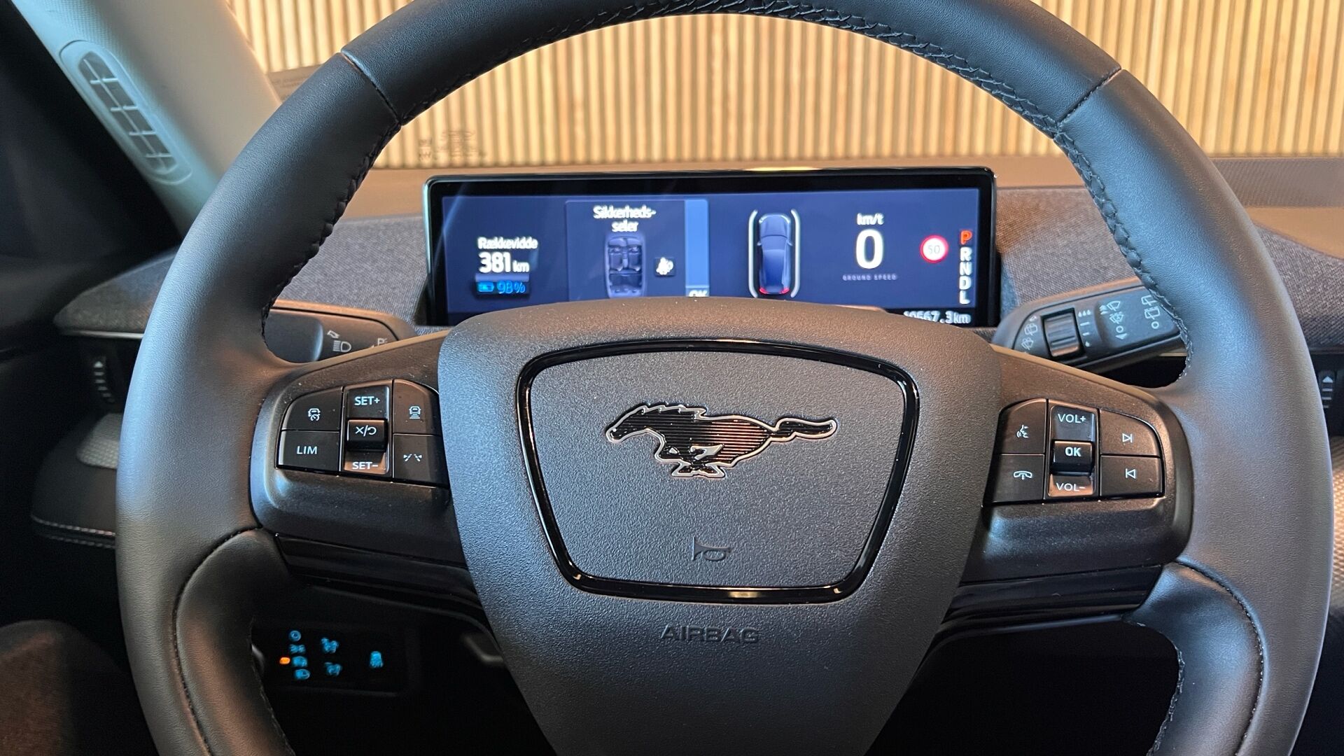 Billede af Ford Mustang Mach-E EL SR Select 269HK 5d Aut.