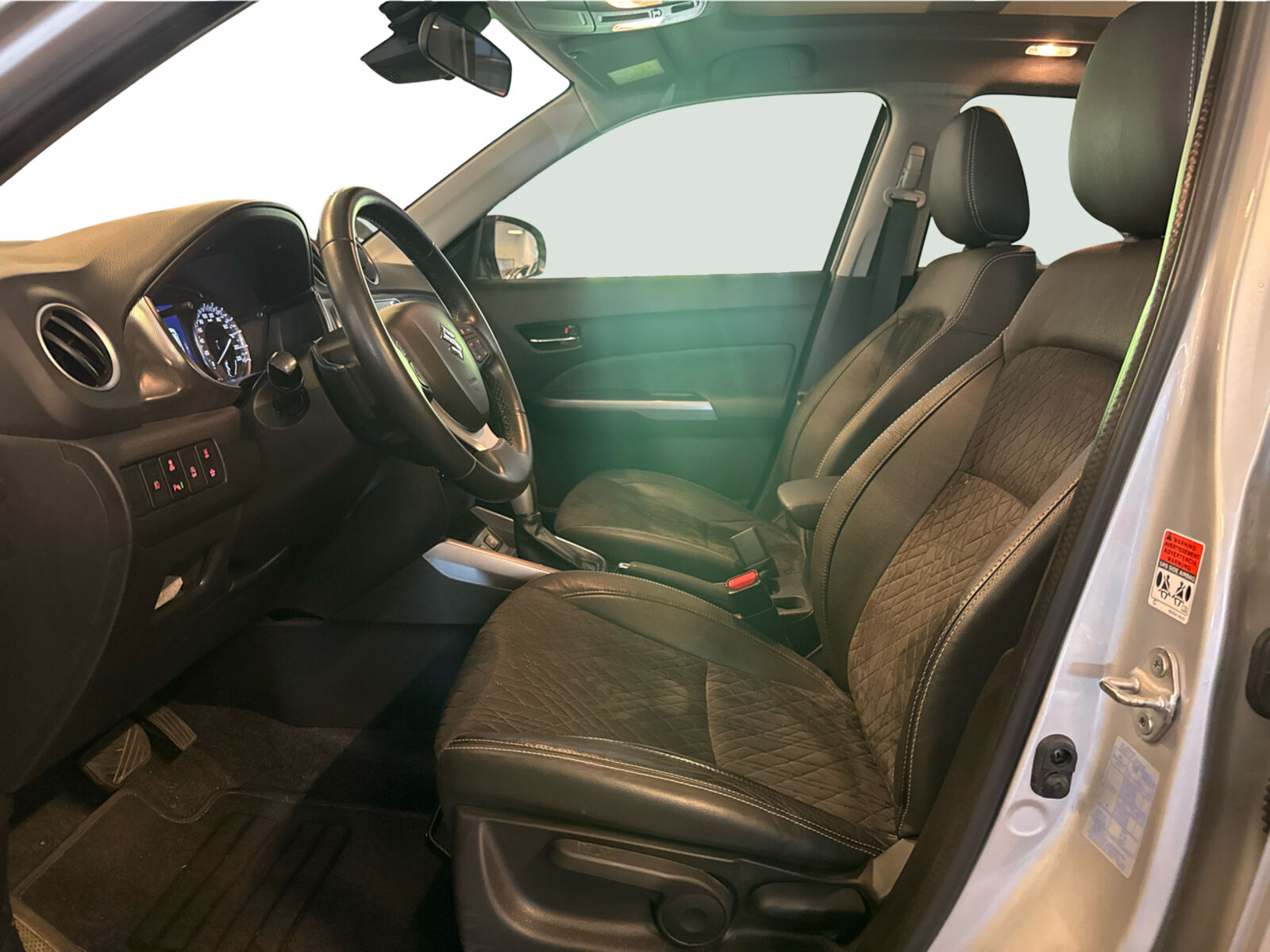 Billede af Suzuki Vitara 1,0 Boosterjet Adventure 112HK 5d 6g Aut.