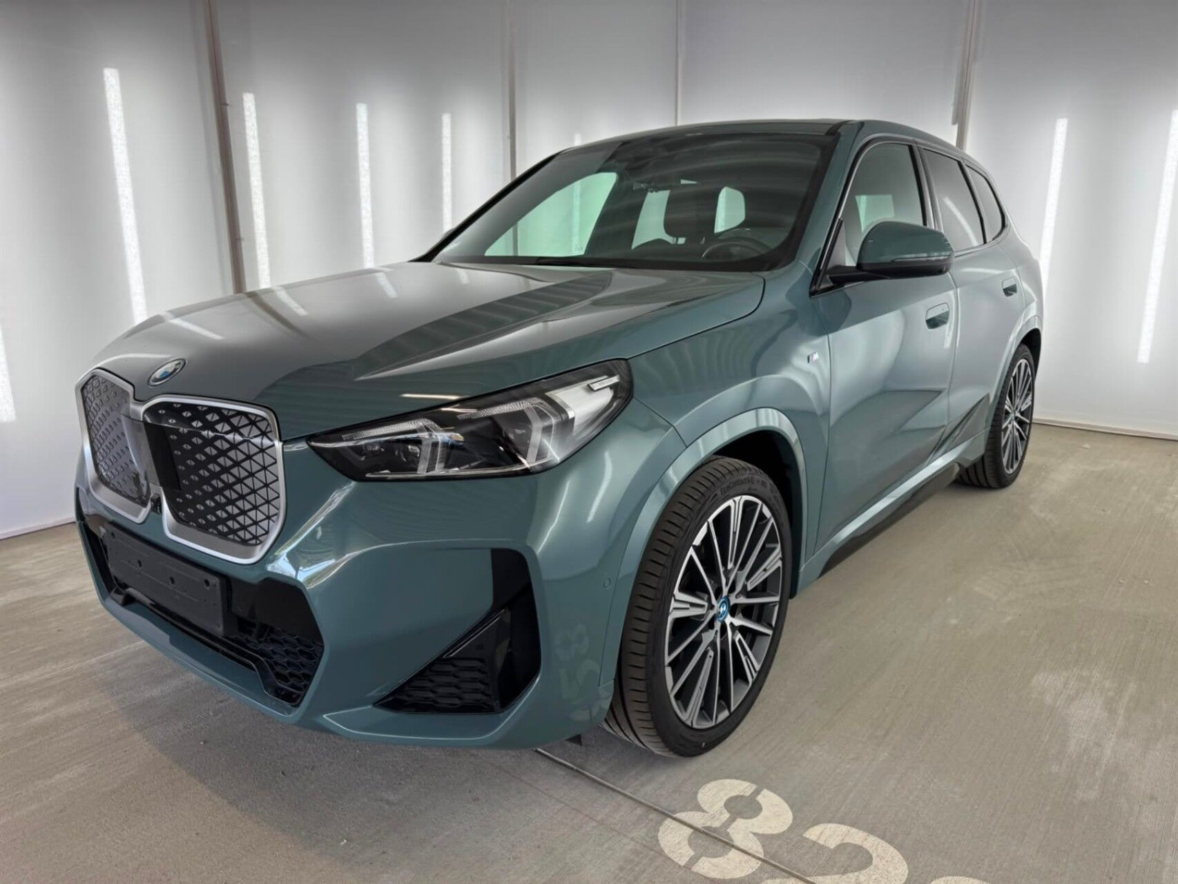 Billede af BMW iX1 xDrive30 Fully Charged 4x4 313HK 5d Aut.