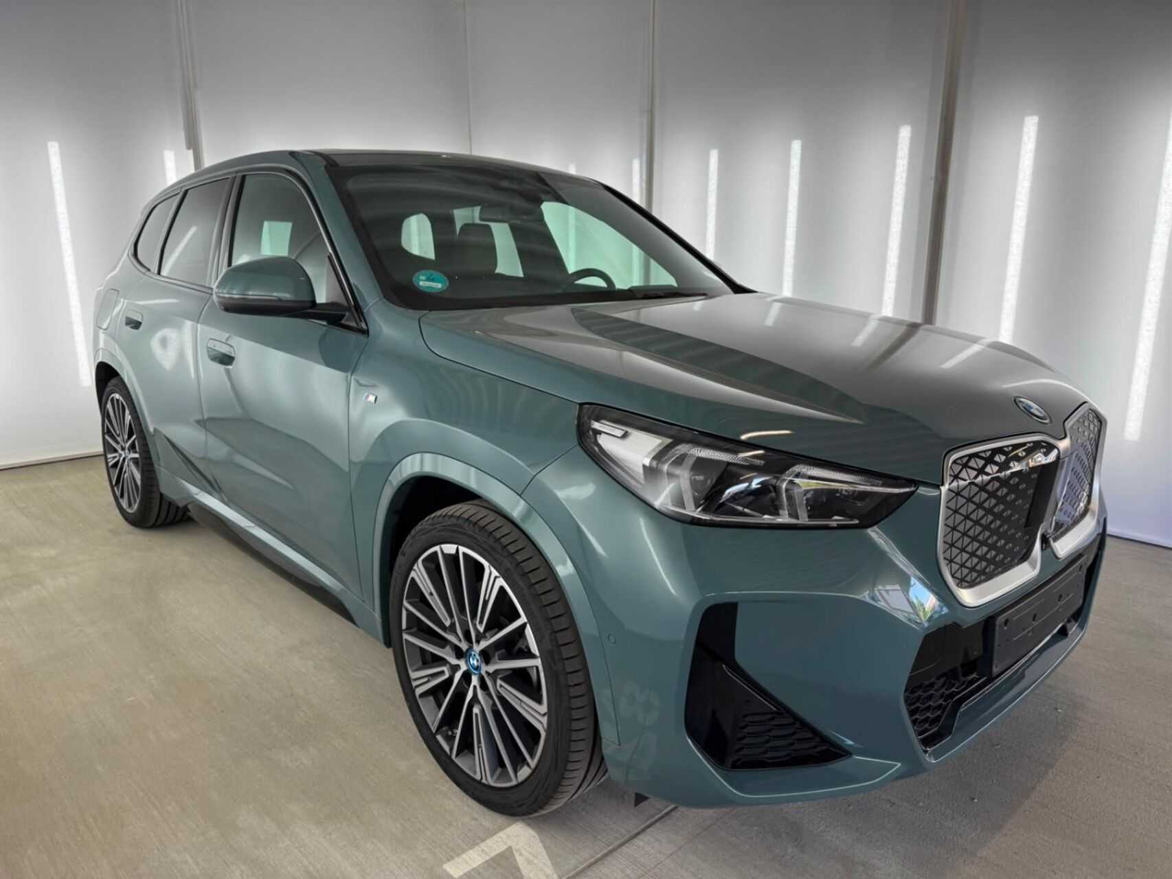 Billede af BMW iX1 xDrive30 Fully Charged 4x4 313HK 5d Aut.