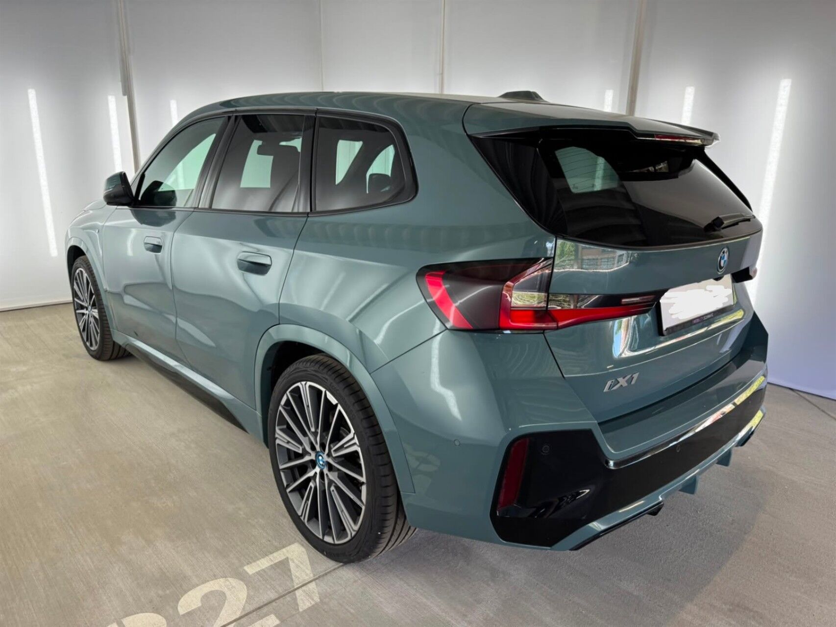 Billede af BMW iX1 xDrive30 Fully Charged 4x4 313HK 5d Aut.