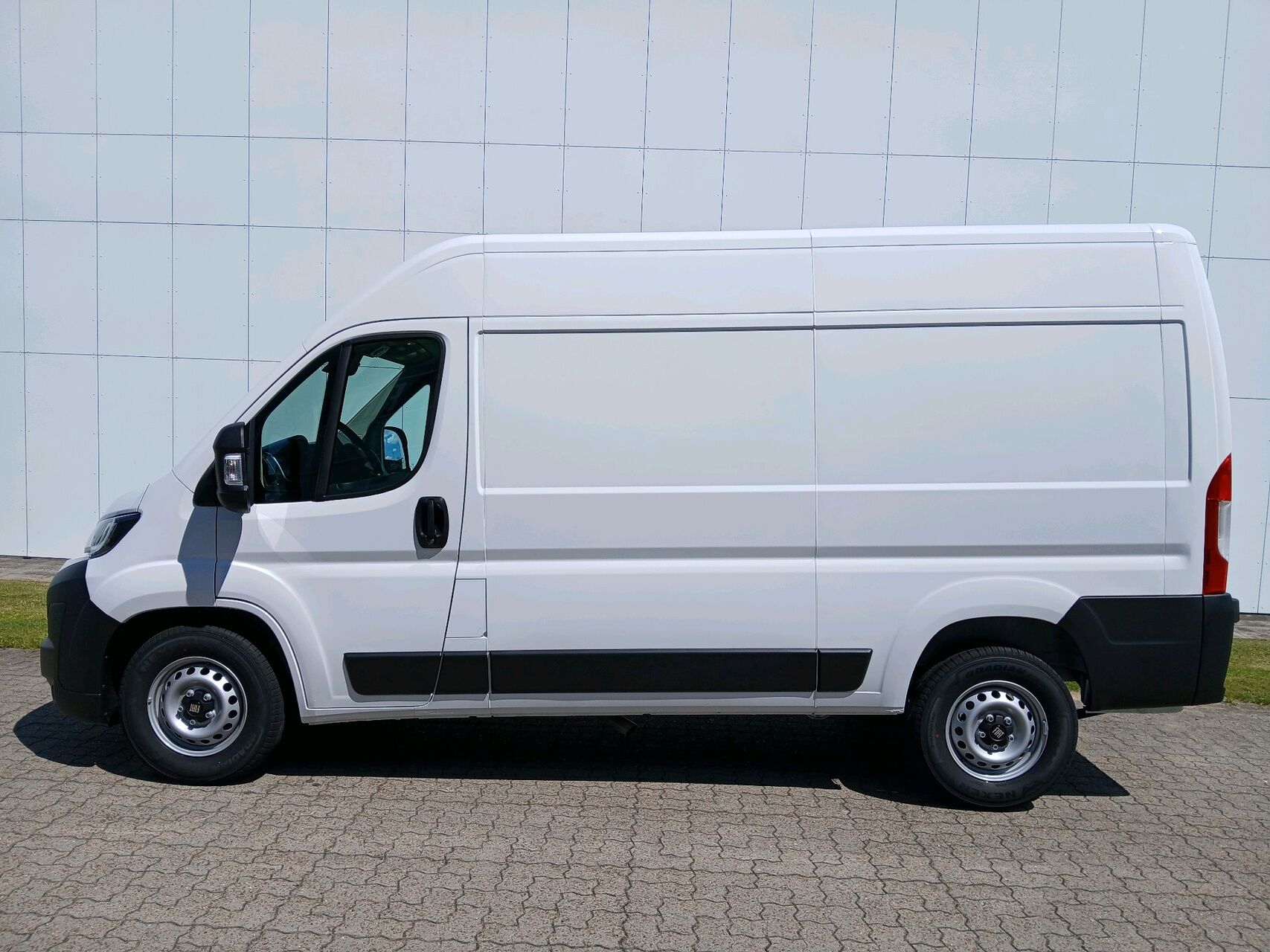 Billede af Fiat Ducato 35M L2H2 2,2 Multijet Pro 180HK Van 8g Aut.