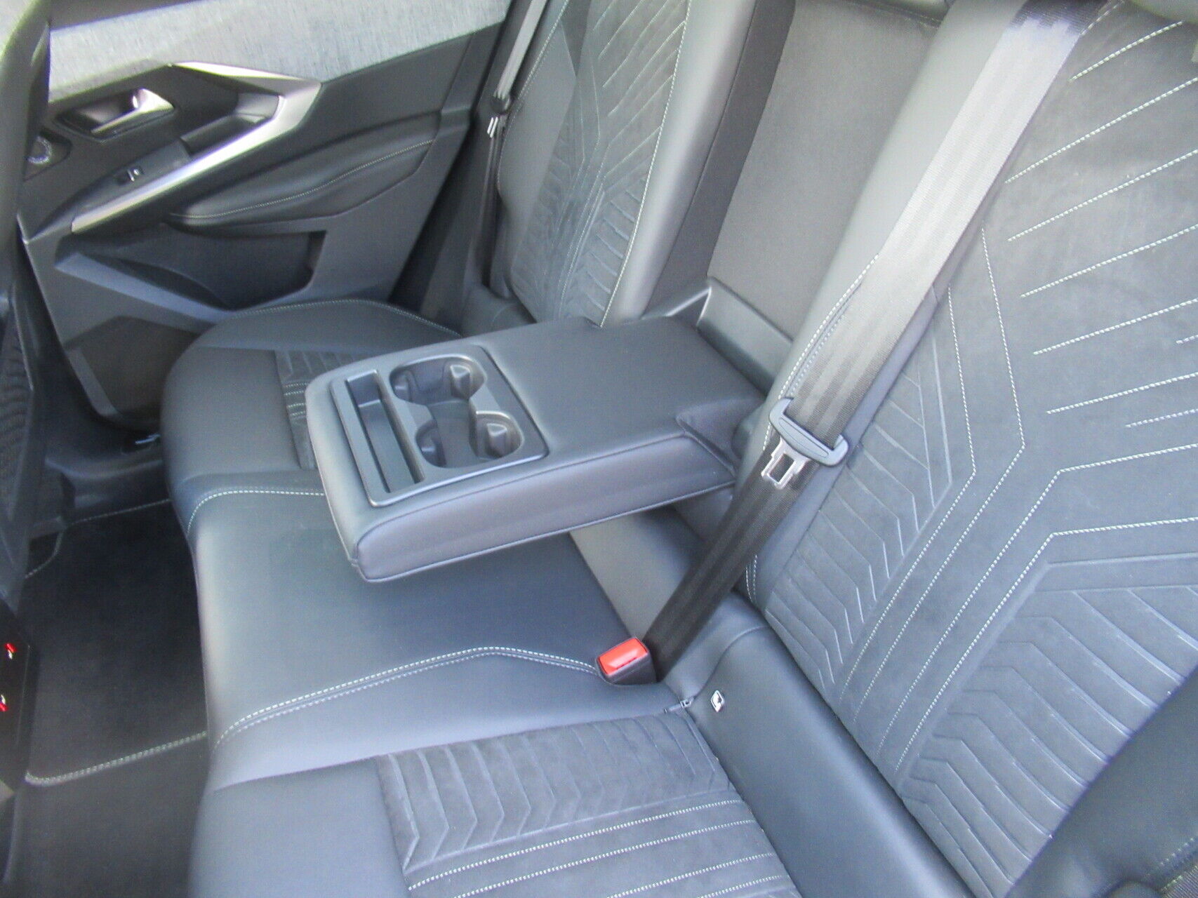 Billede af Peugeot e-3008 EL GT Pack 210HK 5d Aut.