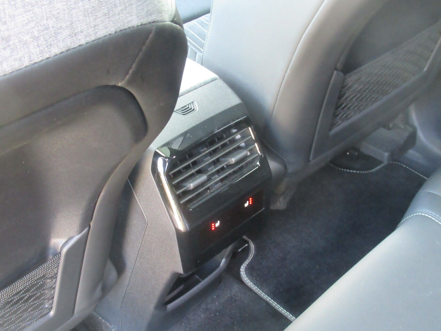 Billede af Peugeot e-3008 EL GT Pack 210HK 5d Aut.