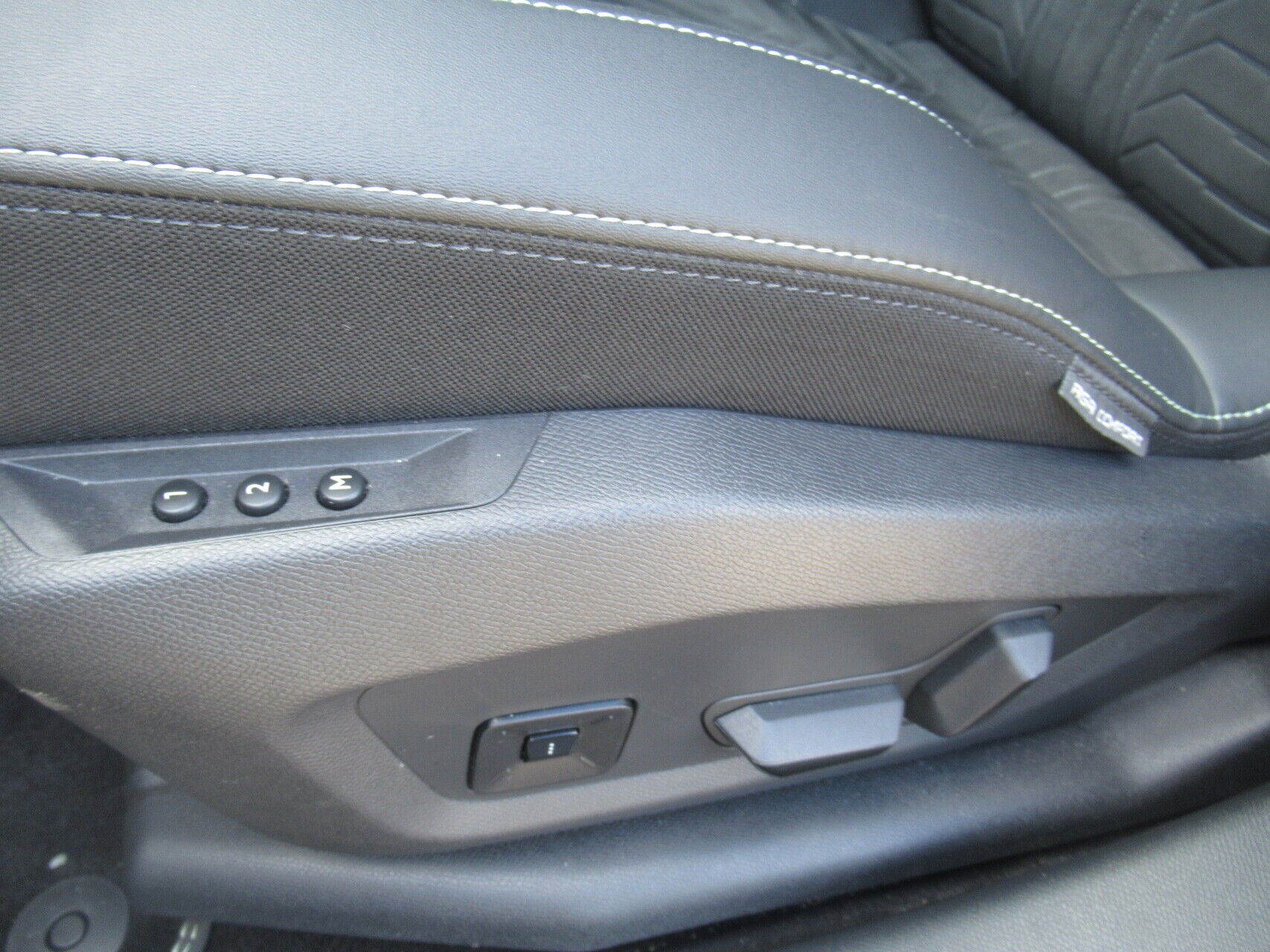 Billede af Peugeot e-3008 EL GT Pack 210HK 5d Aut.