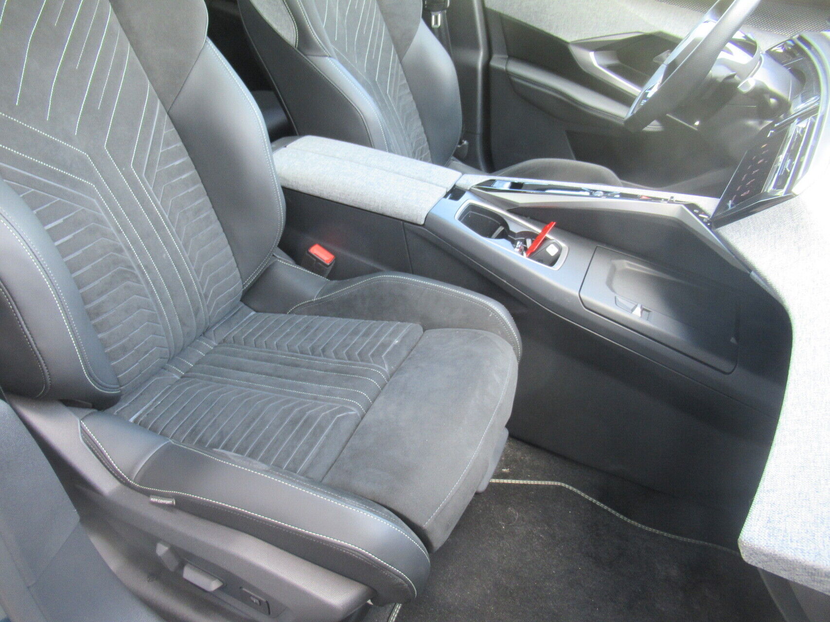 Billede af Peugeot e-3008 EL GT Pack 210HK 5d Aut.
