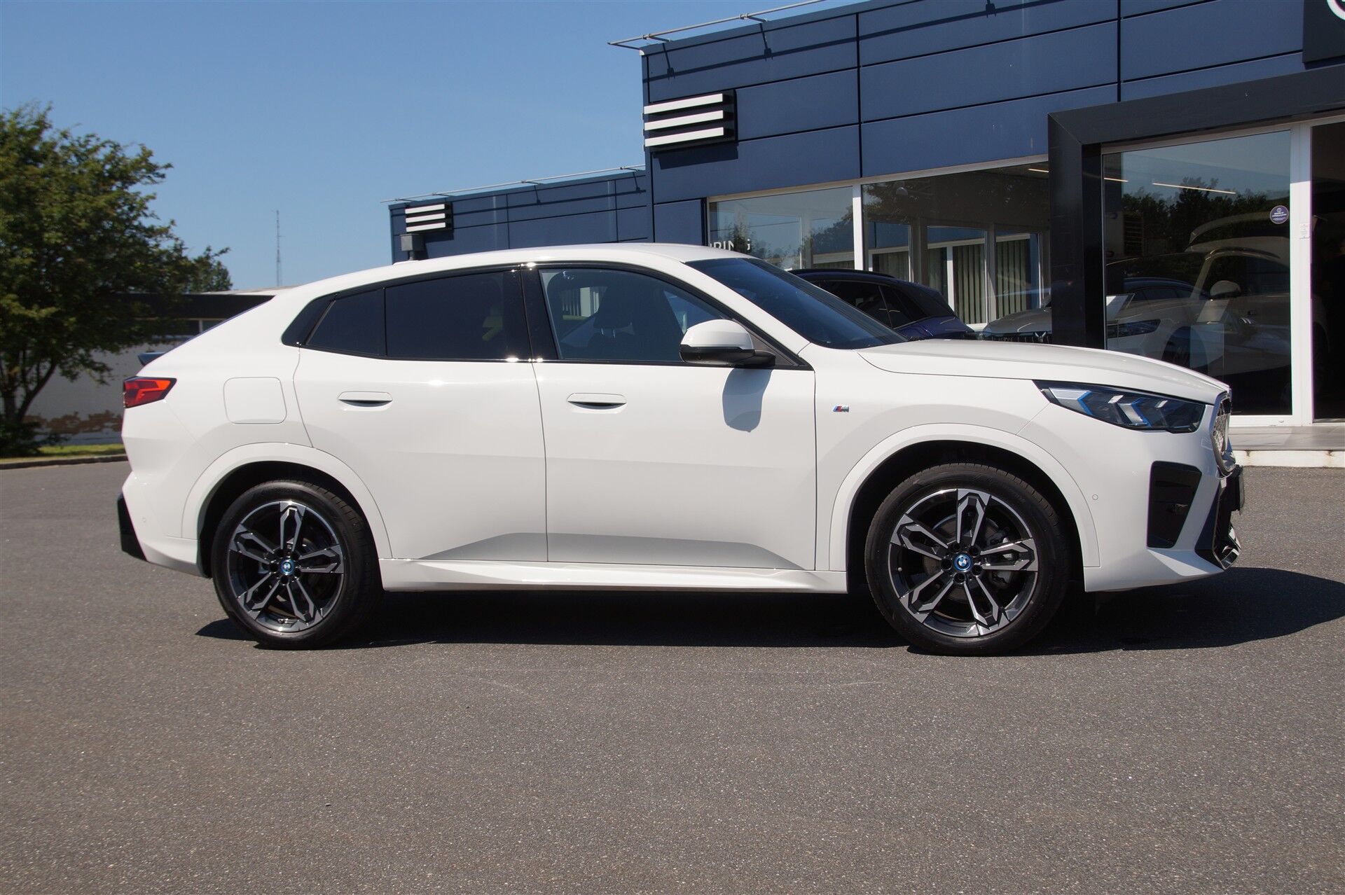 Billede af BMW iX2 eDrive20 EL M-Sport 204HK 5d Aut.