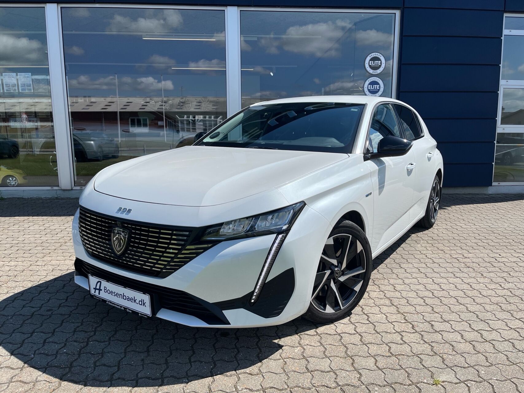 Billede af Peugeot 308 1,6 Plugin-hybrid First Selection Plus EAT8 180HK 5d 8g Aut.