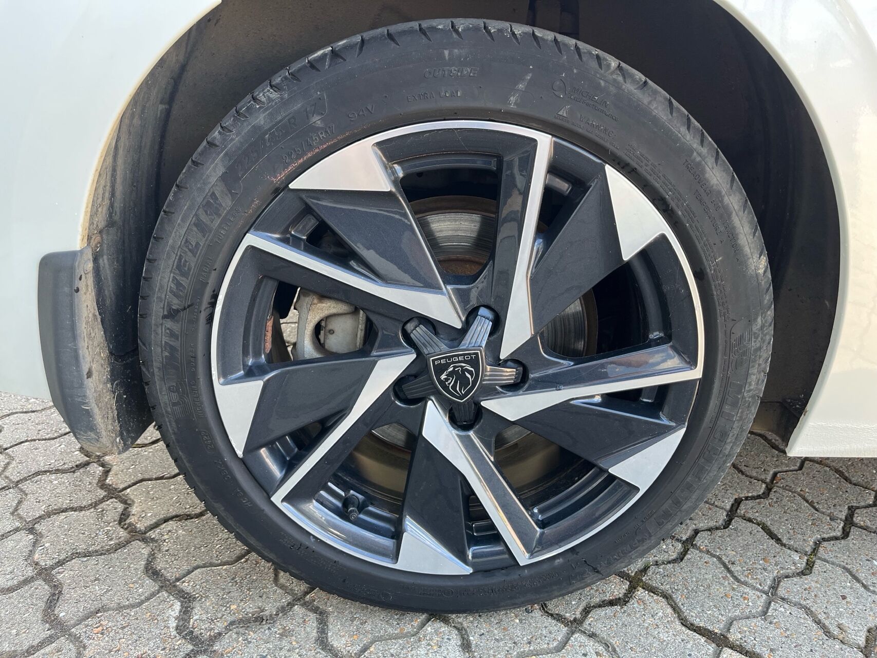 Billede af Peugeot 308 1,6 Plugin-hybrid First Selection Plus EAT8 180HK 5d 8g Aut.