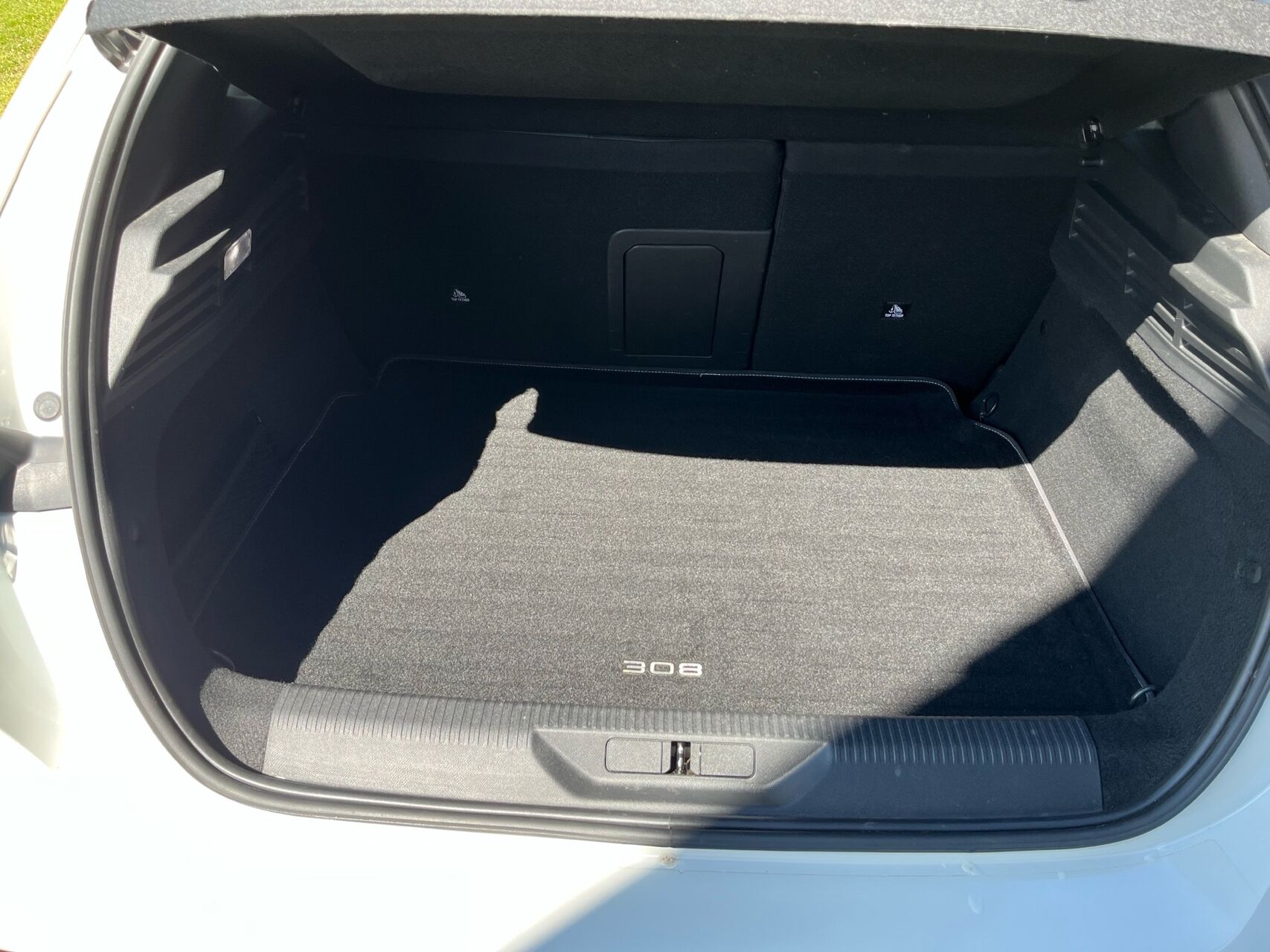 Billede af Peugeot 308 1,6 Plugin-hybrid First Selection Plus EAT8 180HK 5d 8g Aut.