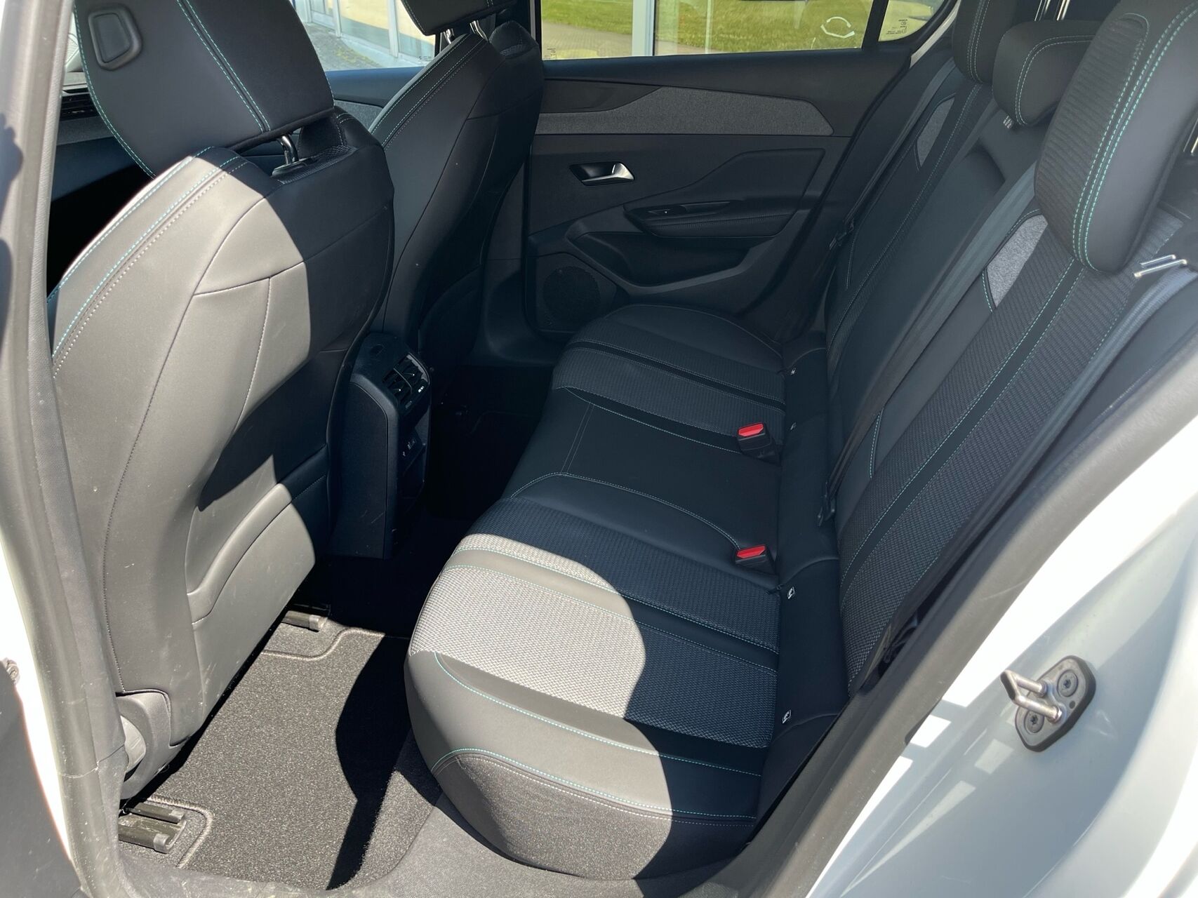 Billede af Peugeot 308 1,6 Plugin-hybrid First Selection Plus EAT8 180HK 5d 8g Aut.