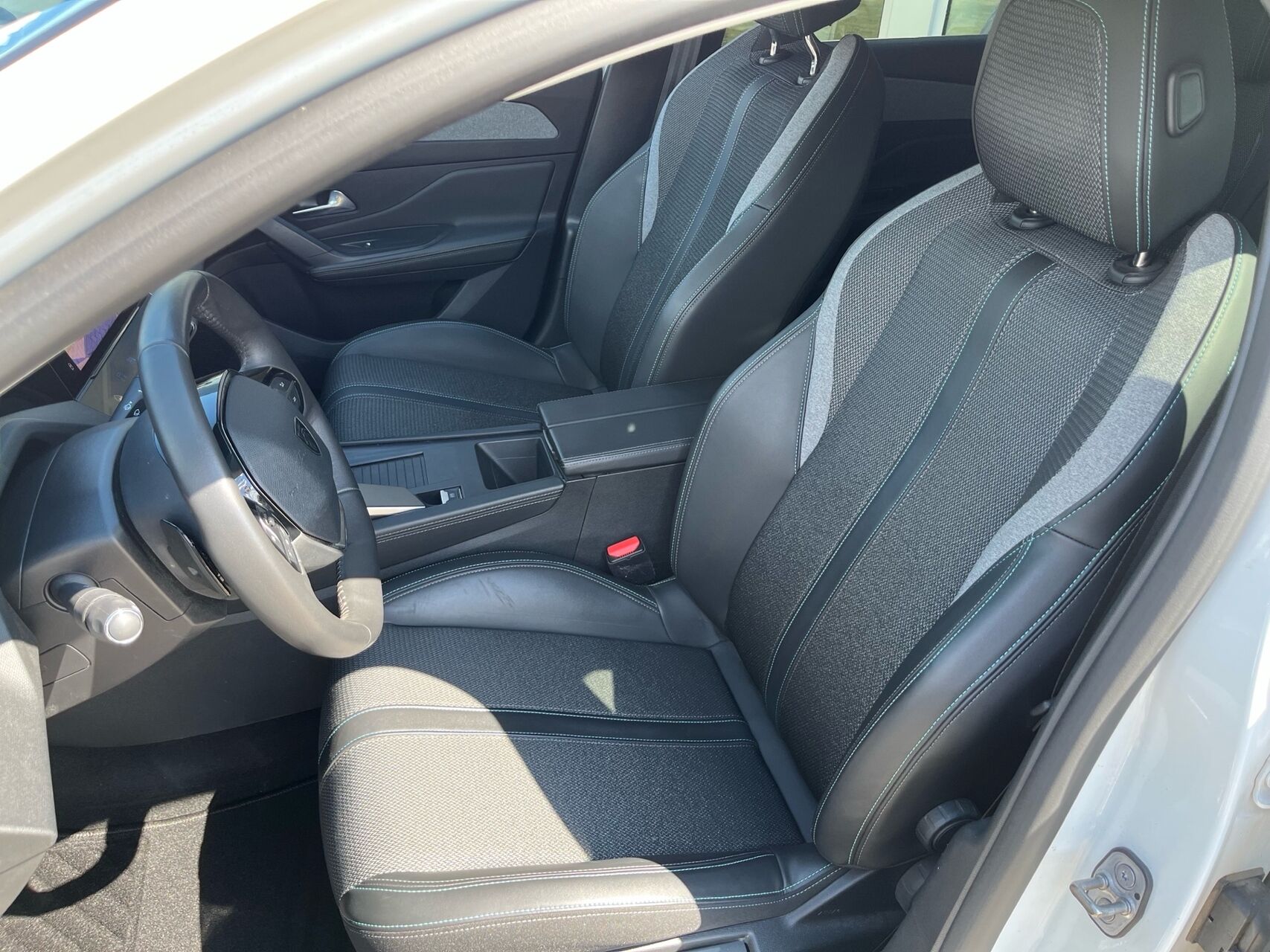 Billede af Peugeot 308 1,6 Plugin-hybrid First Selection Plus EAT8 180HK 5d 8g Aut.