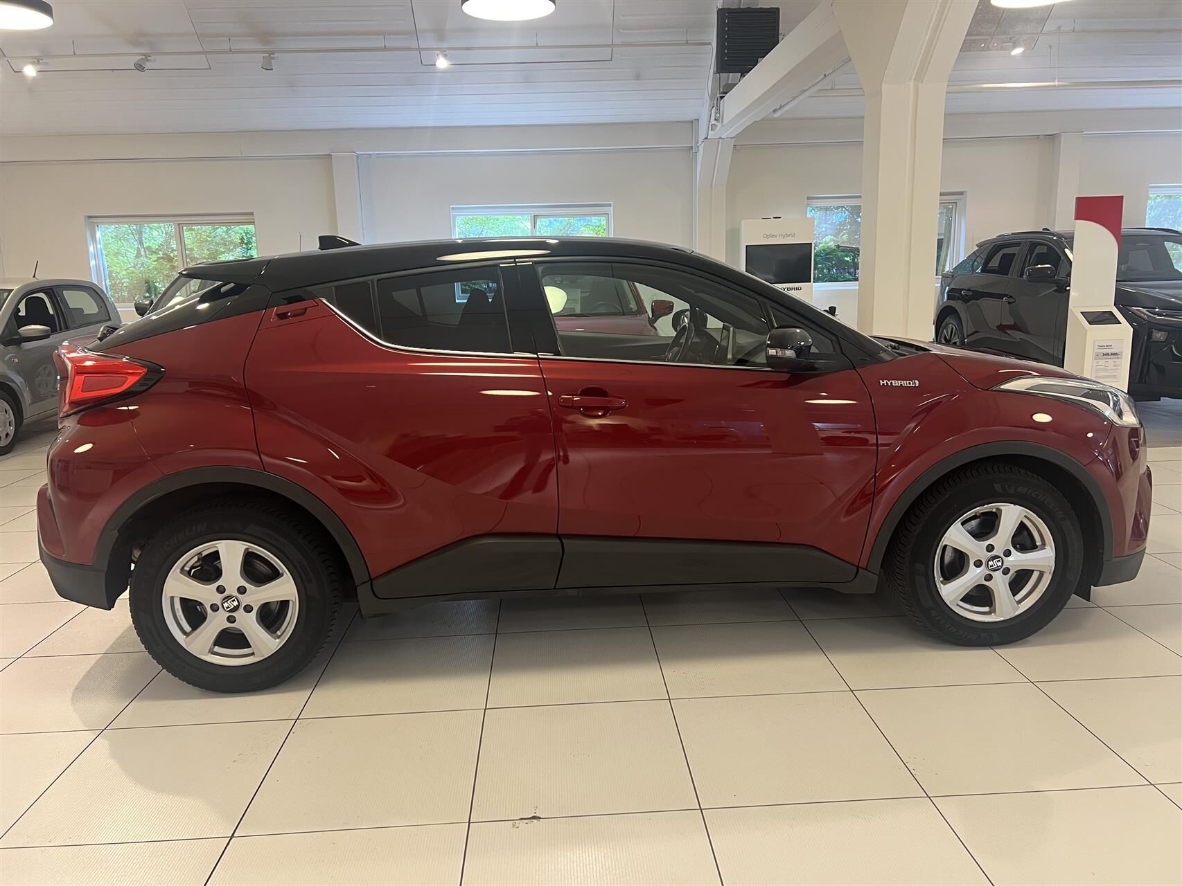 Billede af Toyota C-HR 1,8 Hybrid C-LUB Bi-tone Multidrive S 122HK 5d Aut.