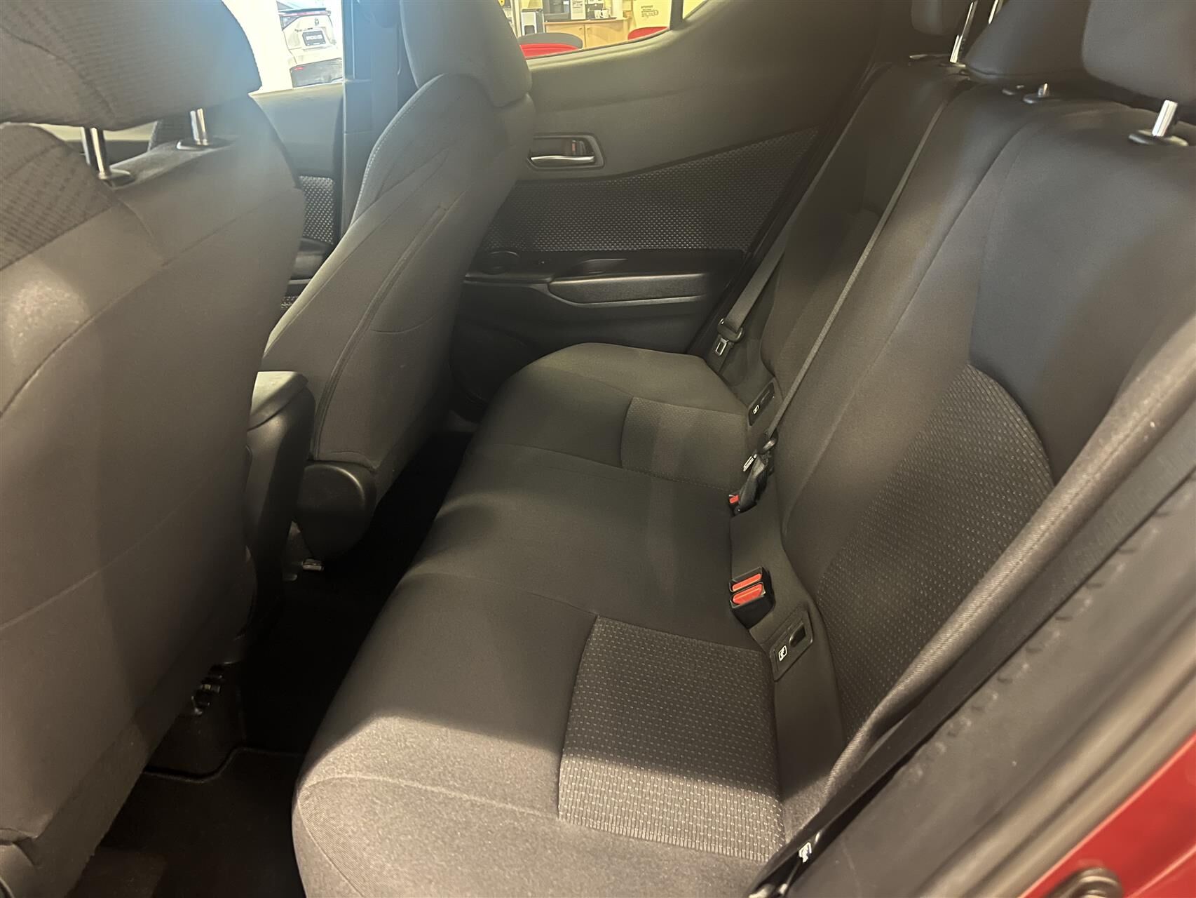 Billede af Toyota C-HR 1,8 Hybrid C-LUB Bi-tone Multidrive S 122HK 5d Aut.