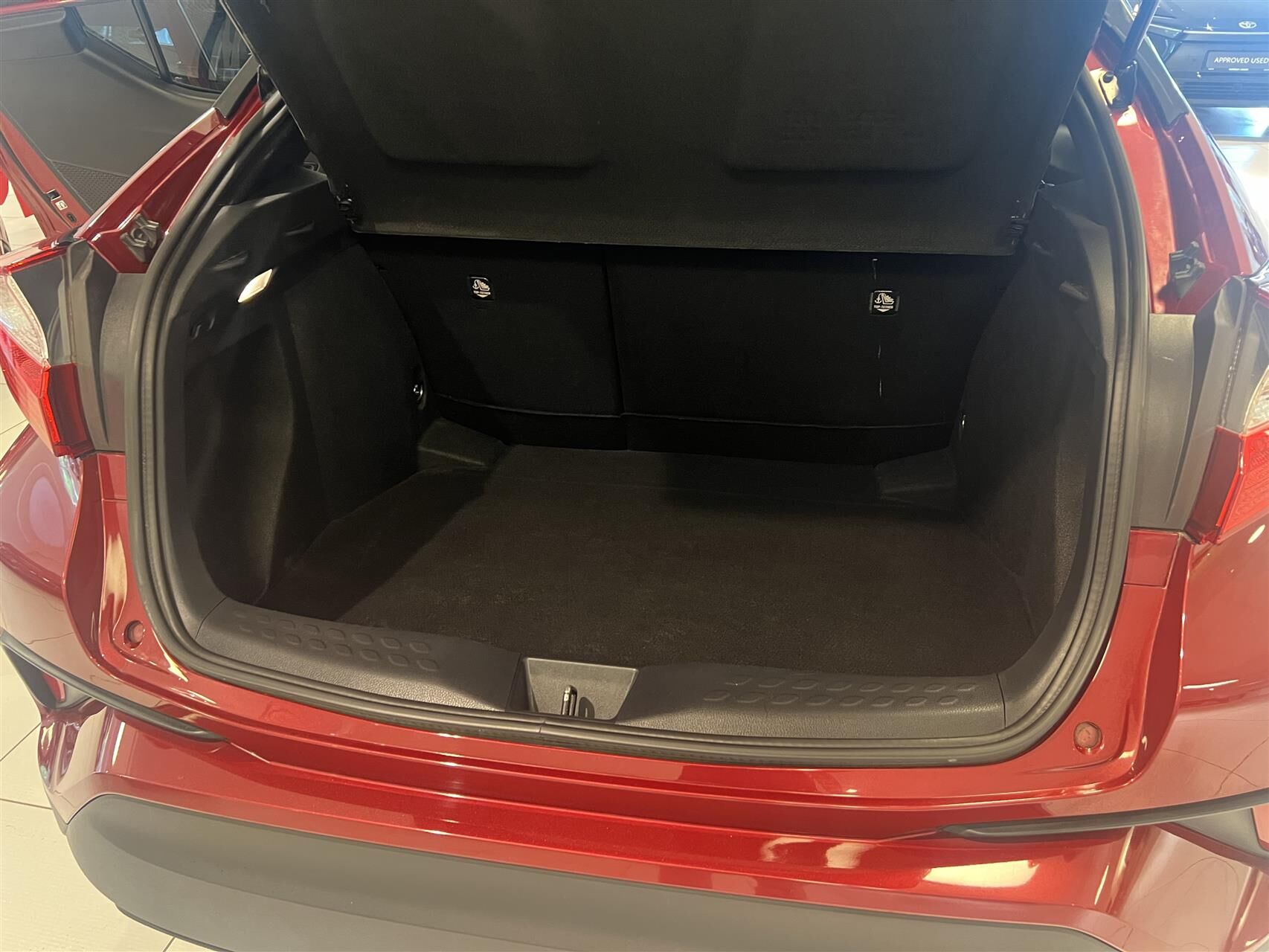 Billede af Toyota C-HR 1,8 Hybrid C-LUB Bi-tone Multidrive S 122HK 5d Aut.
