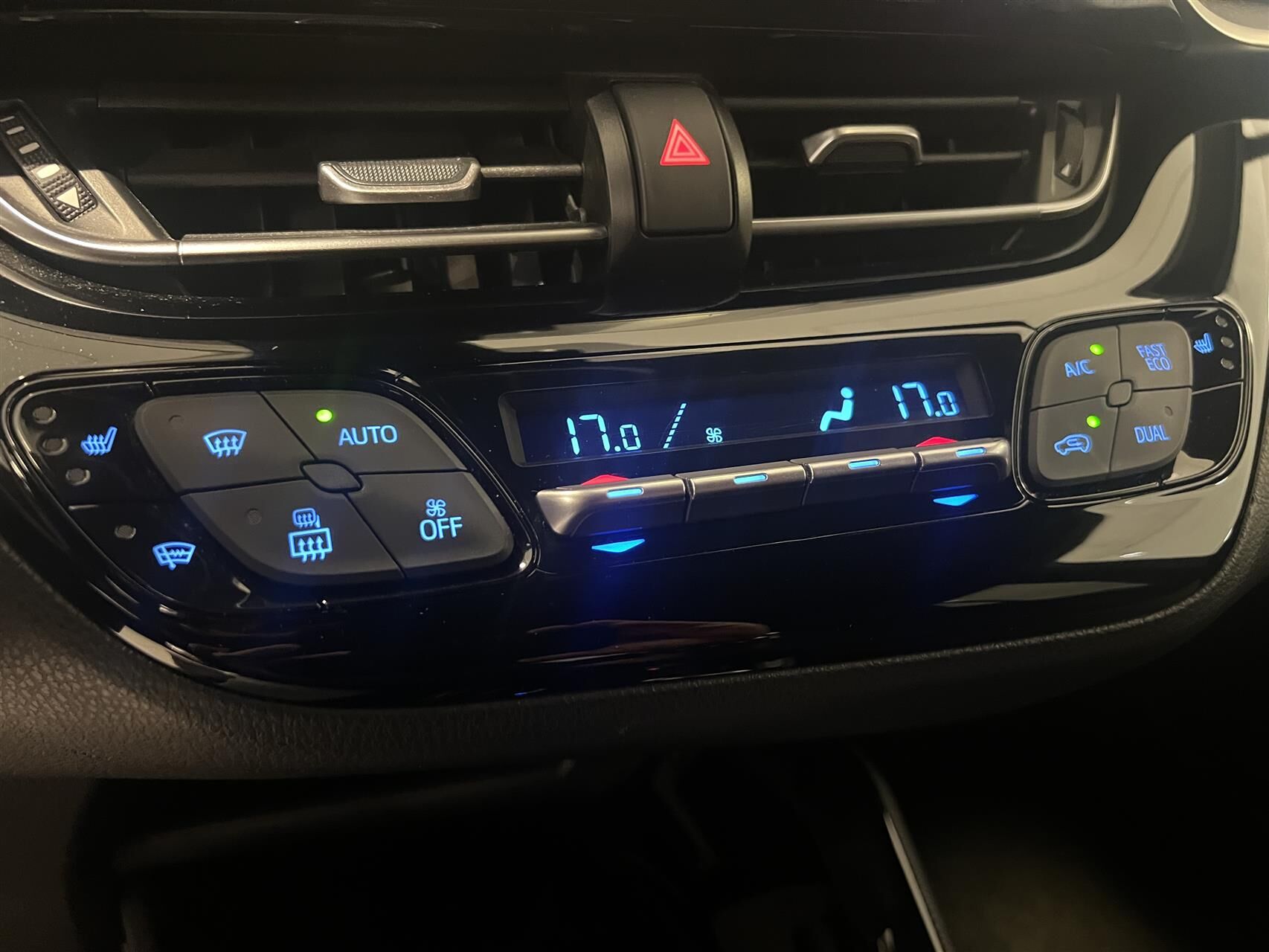 Billede af Toyota C-HR 1,8 Hybrid C-LUB Bi-tone Multidrive S 122HK 5d Aut.