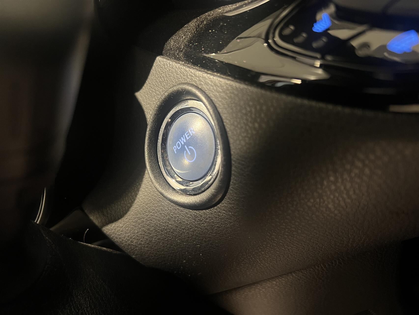 Billede af Toyota C-HR 1,8 Hybrid C-LUB Bi-tone Multidrive S 122HK 5d Aut.
