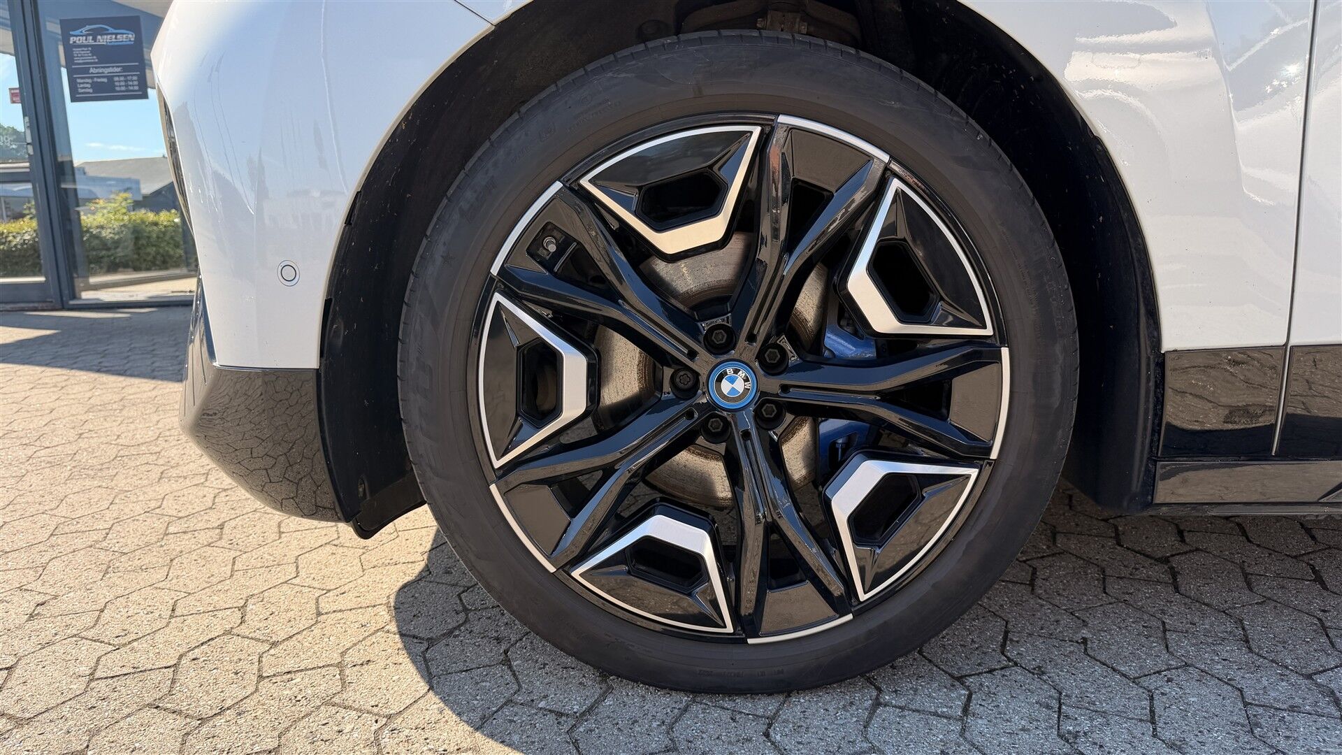 Billede af BMW iX 40 Fully Charged Sport XDrive 326HK 5d Aut. 