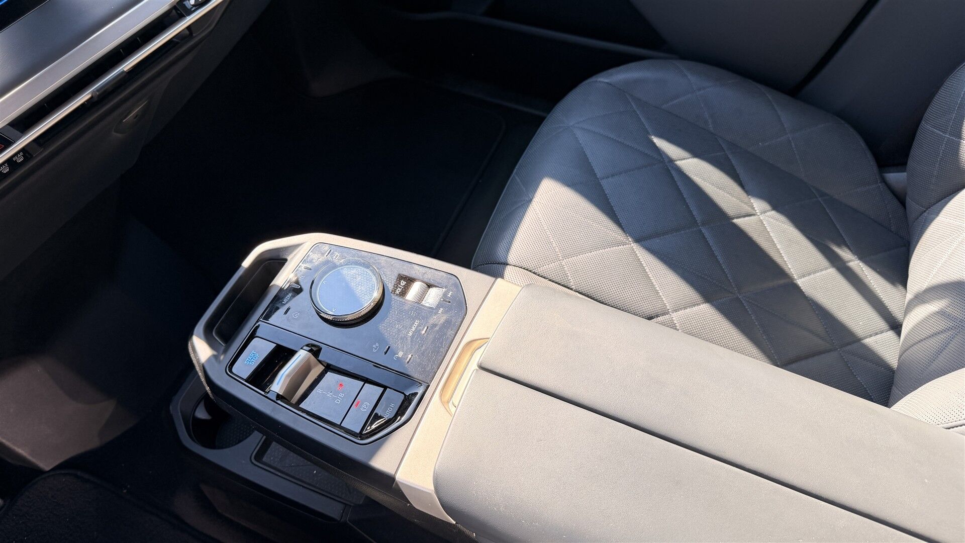 Billede af BMW iX 40 Fully Charged Sport XDrive 326HK 5d Aut. 