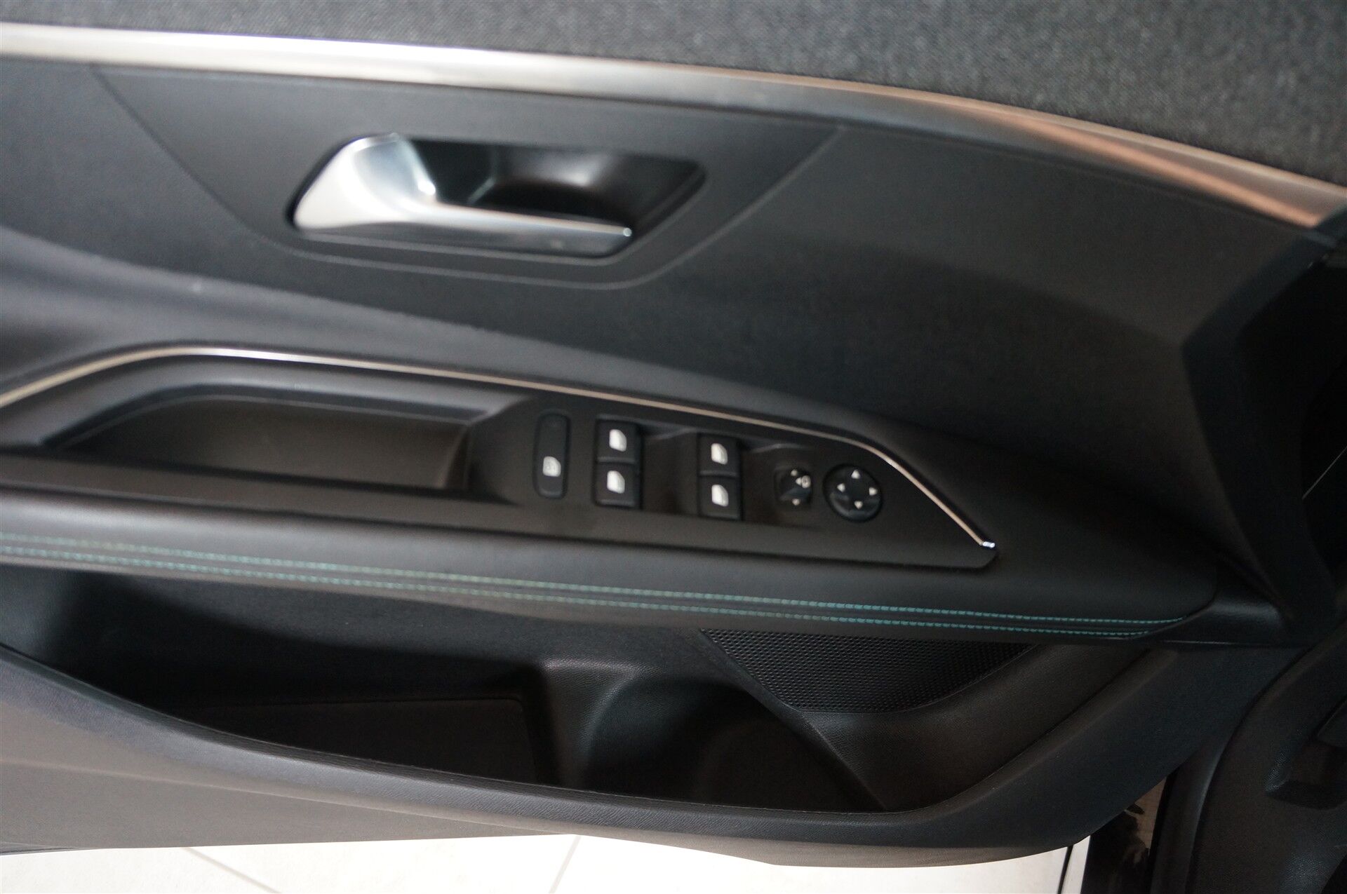 Billede af Peugeot 3008 1,6 PureTech  Plugin-hybrid Allure Pack EAT8 225HK 5d 8g Aut.
