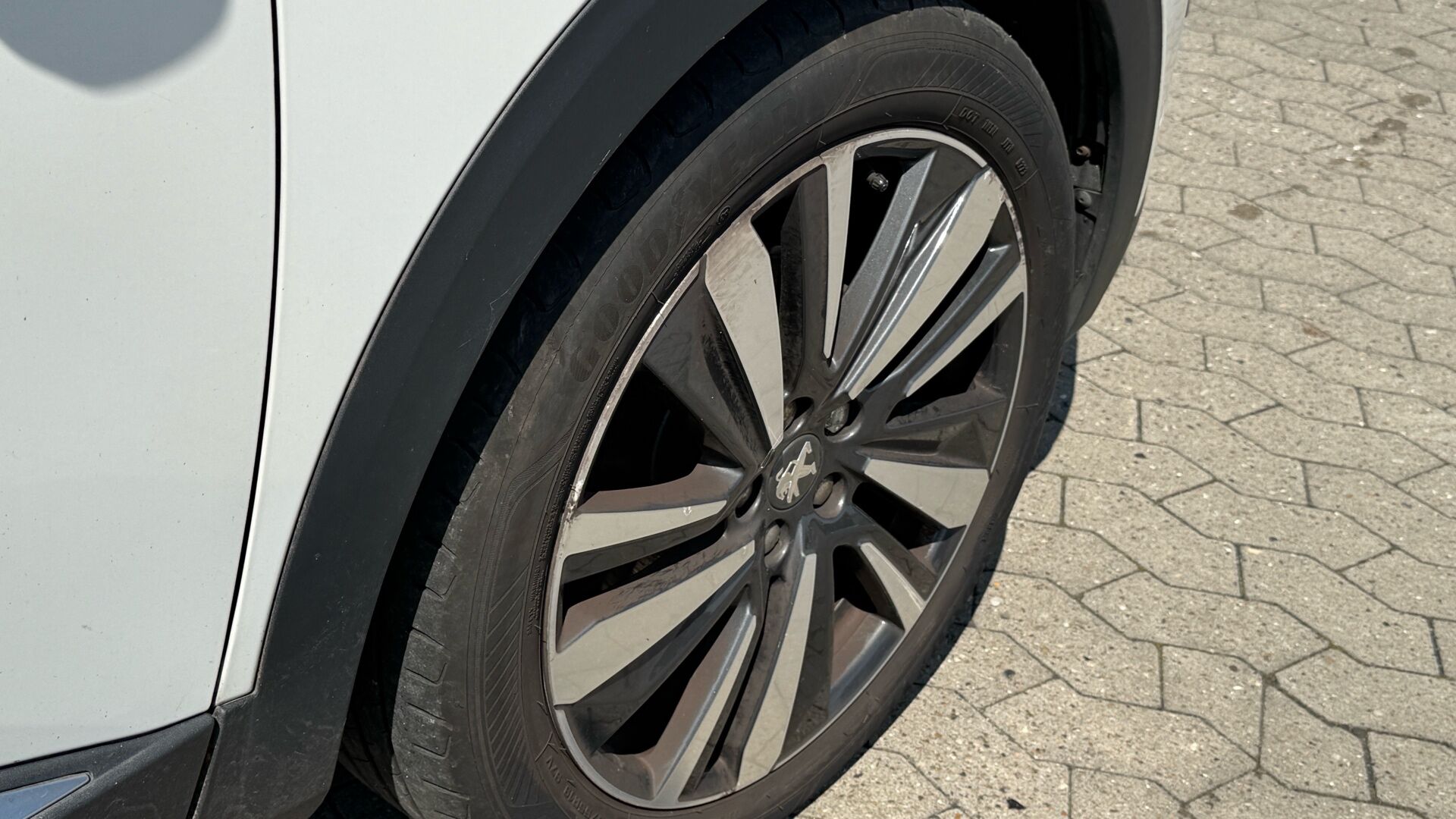 Billede af Peugeot 3008 1,2 e-THP Allure 130HK 5d 6g