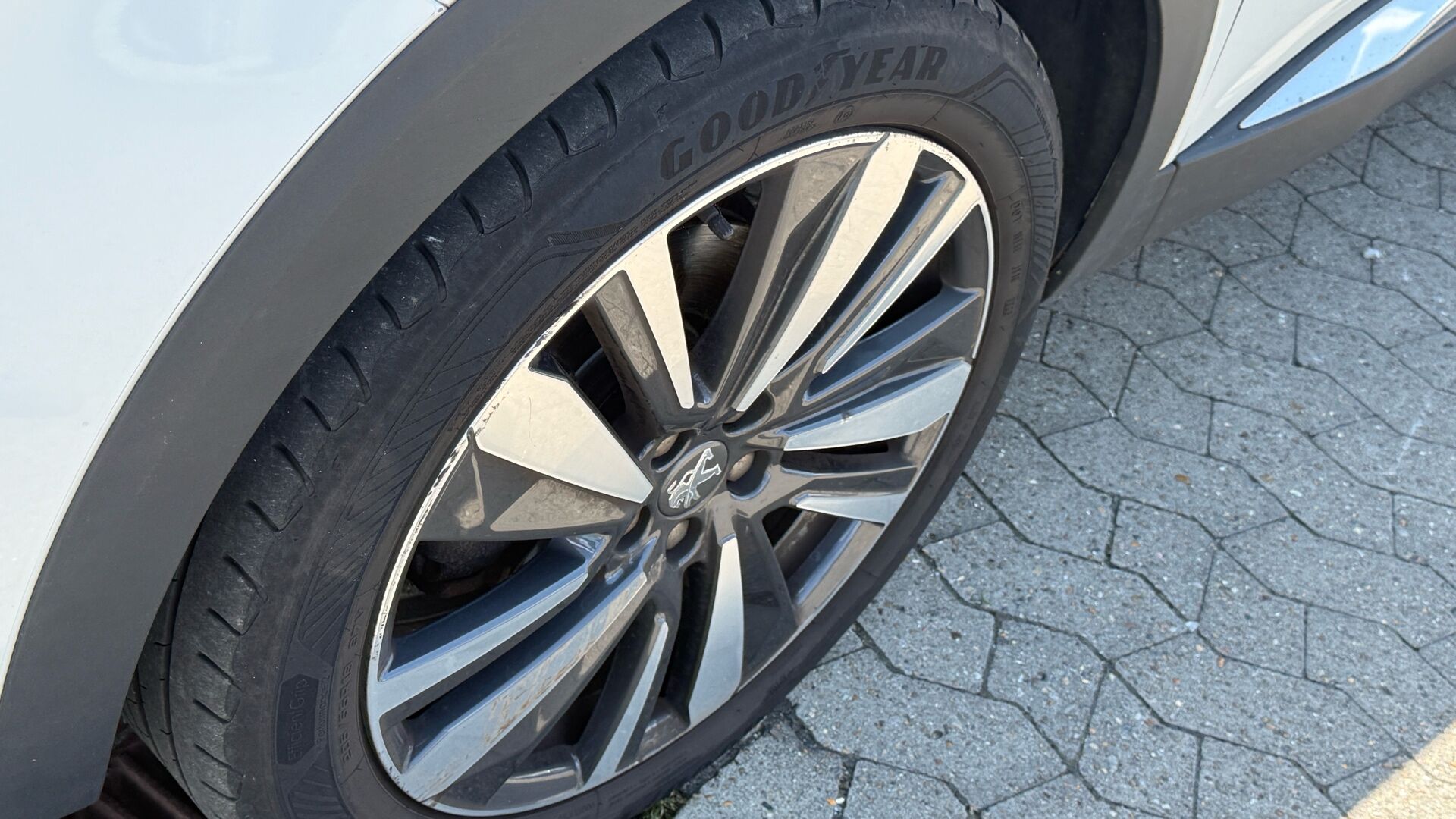 Billede af Peugeot 3008 1,2 e-THP Allure 130HK 5d 6g