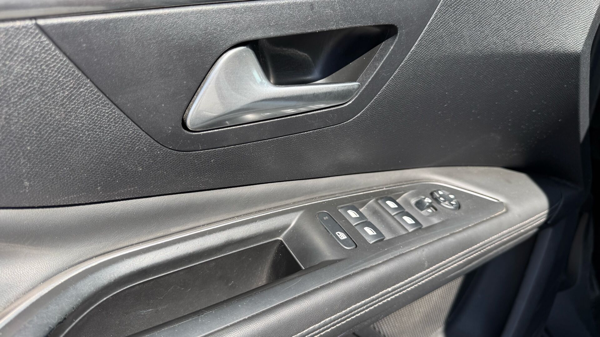 Billede af Peugeot 3008 1,2 e-THP Allure 130HK 5d 6g