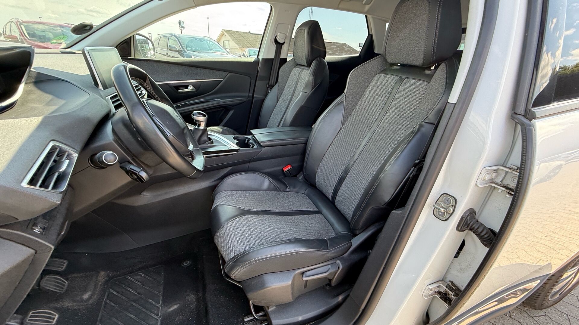 Billede af Peugeot 3008 1,2 e-THP Allure 130HK 5d 6g