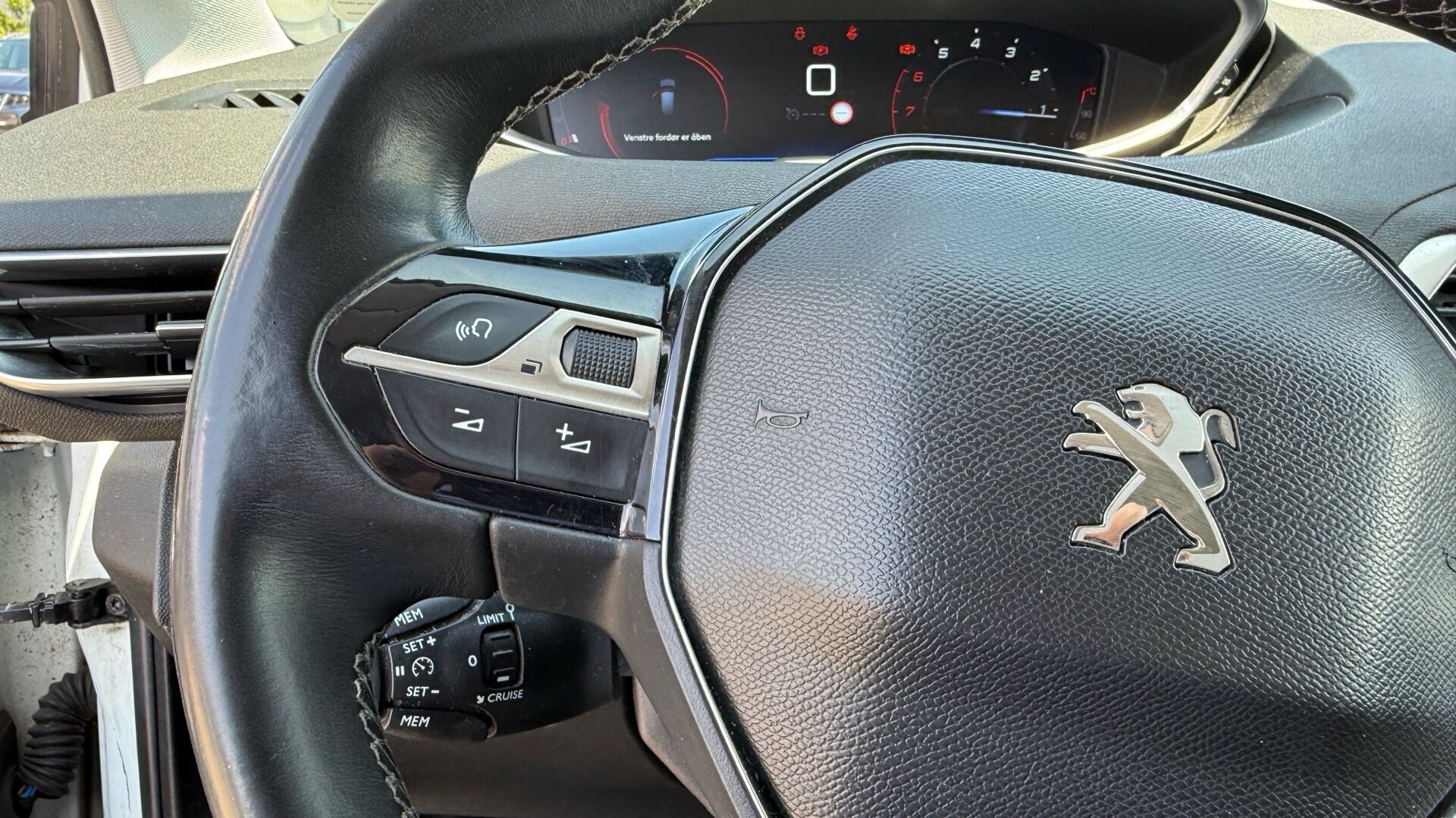 Billede af Peugeot 3008 1,2 e-THP Allure 130HK 5d 6g