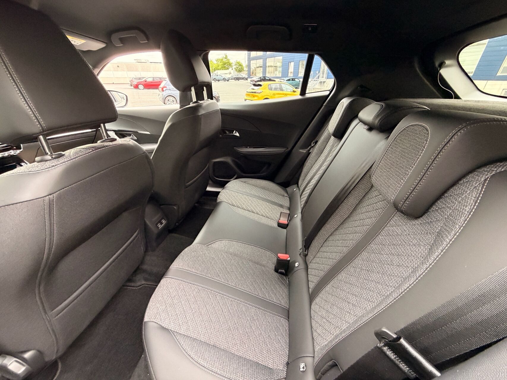 Billede af Peugeot 2008 1,2 PureTech Allure EAT8 130HK 5d 8g Aut.