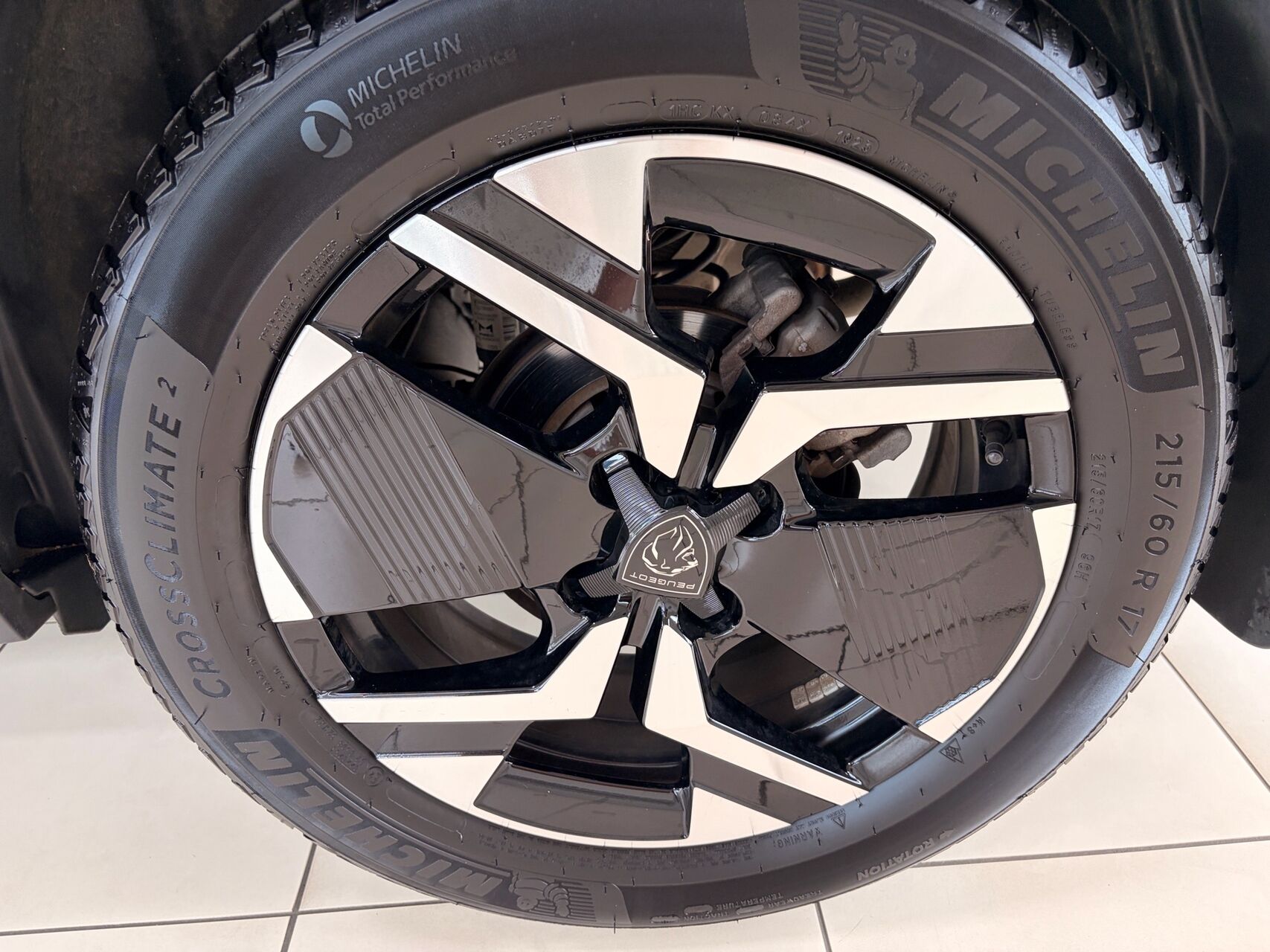 Billede af Peugeot 2008 1,2 PureTech Allure EAT8 130HK 5d 8g Aut.