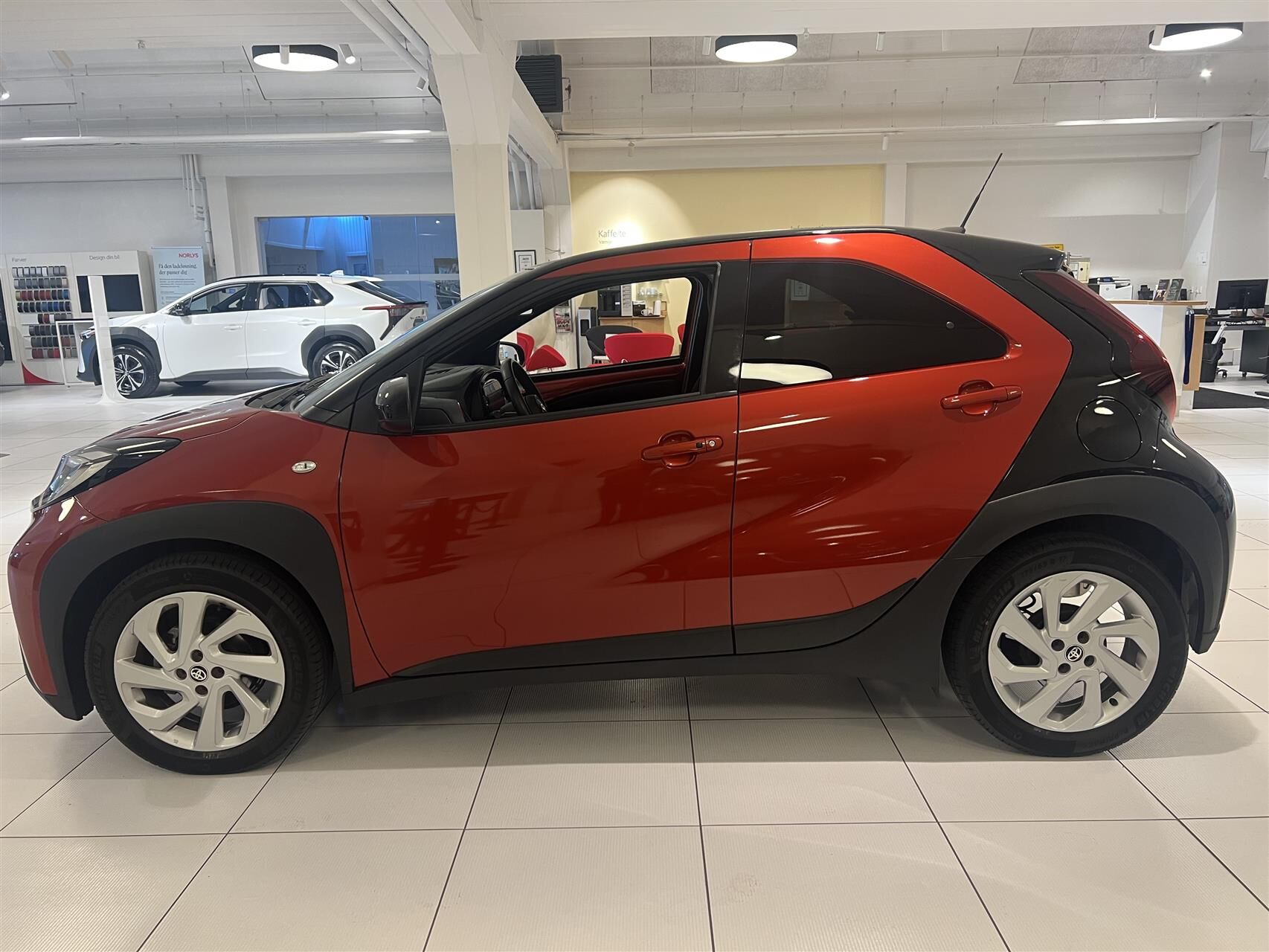 Billede af Toyota Aygo X 1,0 VVT-I Pulse 72HK 5d