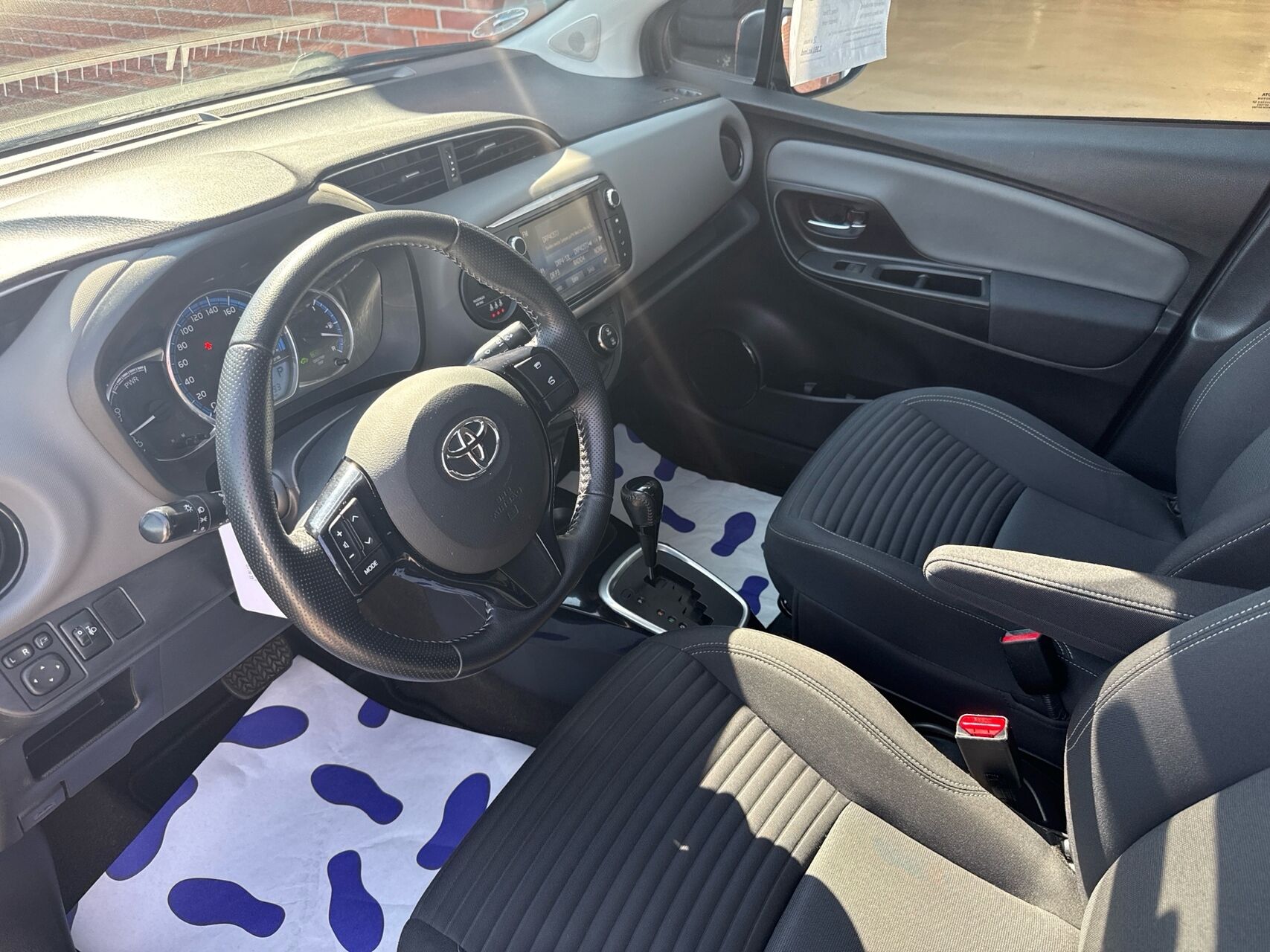 Billede af Toyota Yaris 1,5 Hybrid H2 Style E-CVT 100HK 5d Trinl. Gear