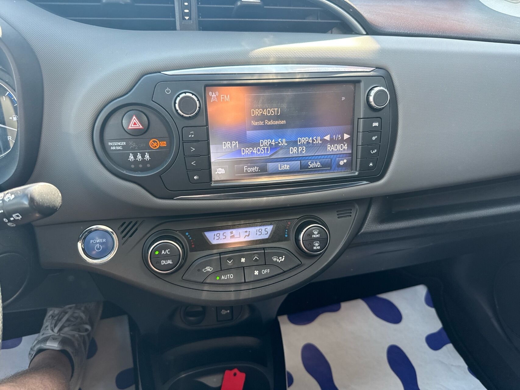 Billede af Toyota Yaris 1,5 Hybrid H2 Style E-CVT 100HK 5d Trinl. Gear