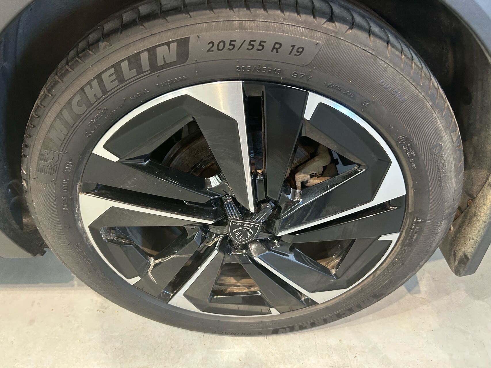 Billede af Peugeot 408 1,6 Plugin-hybrid Allure Pack EAT8 180HK 5d 8g Aut.