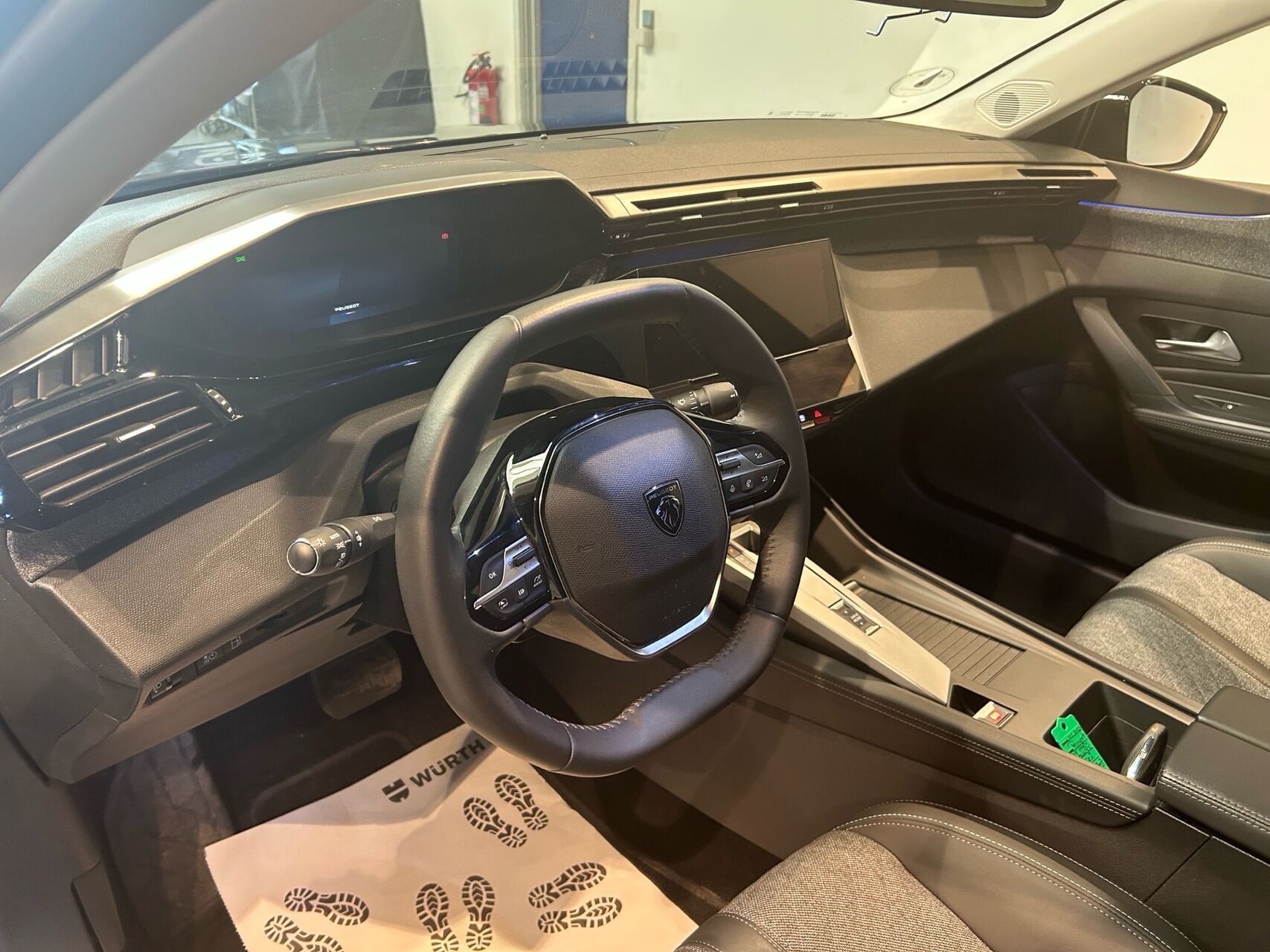 Billede af Peugeot 408 1,6 Plugin-hybrid Allure Pack EAT8 180HK 5d 8g Aut.