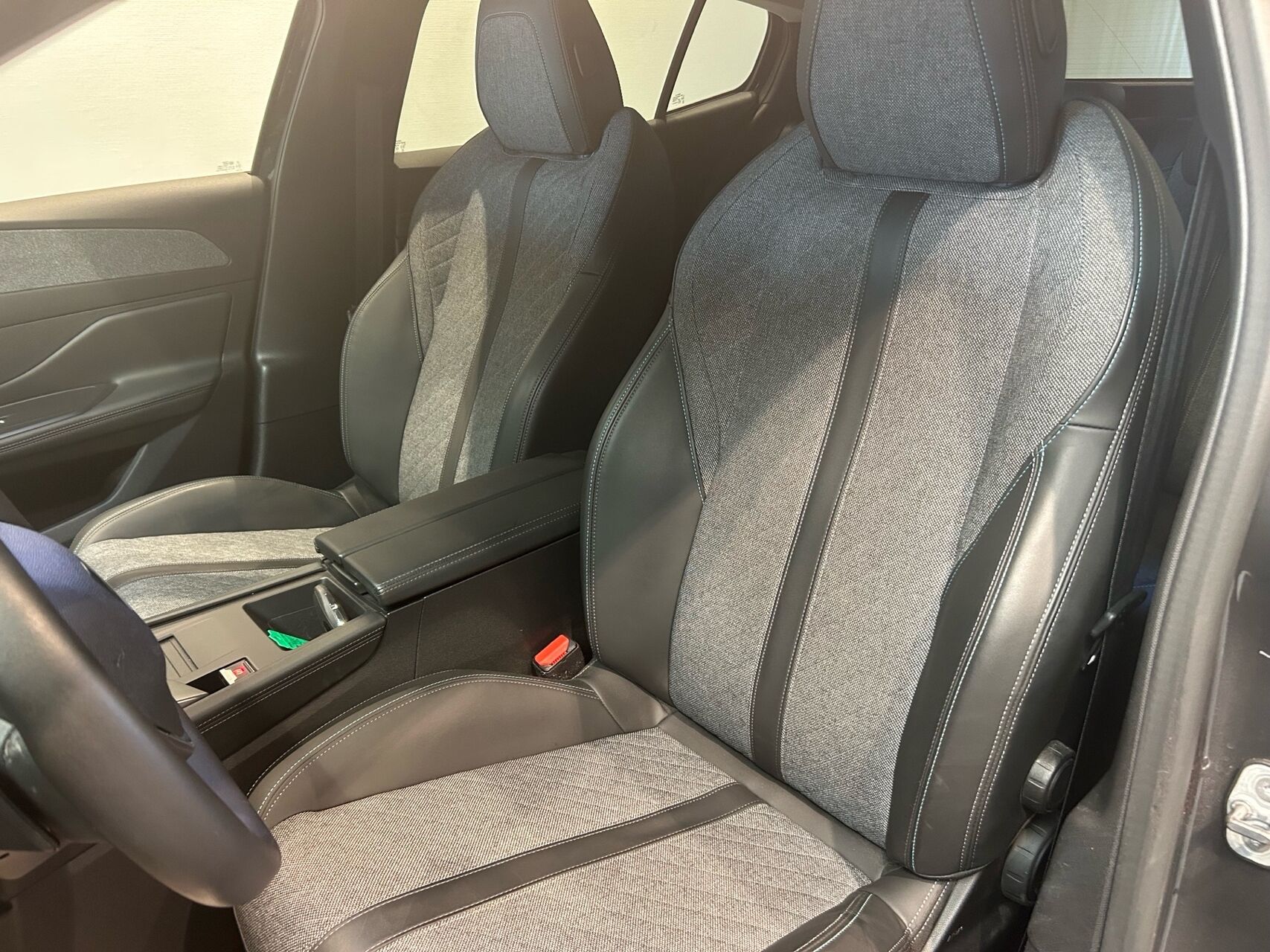 Billede af Peugeot 408 1,6 Plugin-hybrid Allure Pack EAT8 180HK 5d 8g Aut.