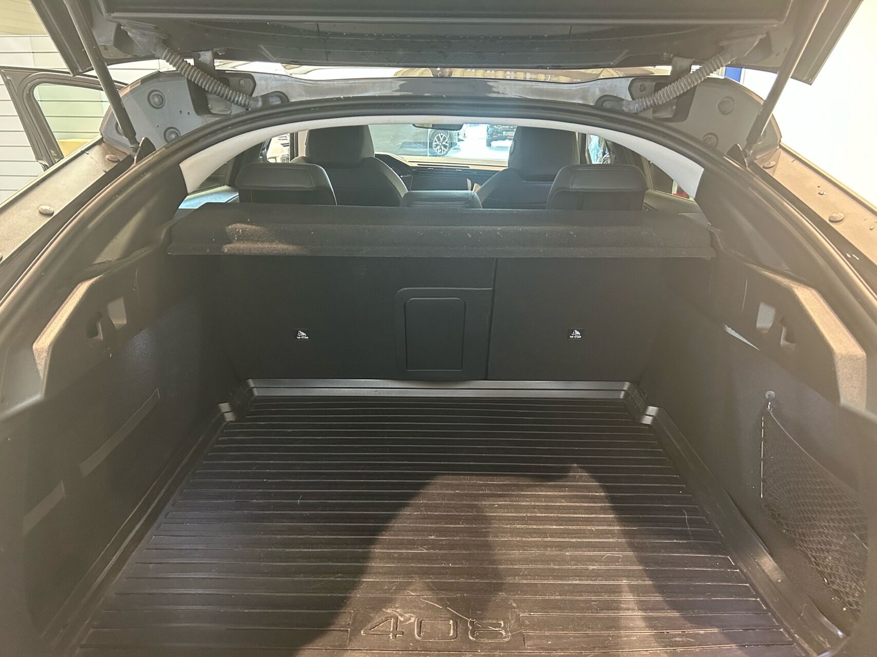 Billede af Peugeot 408 1,6 Plugin-hybrid Allure Pack EAT8 180HK 5d 8g Aut.