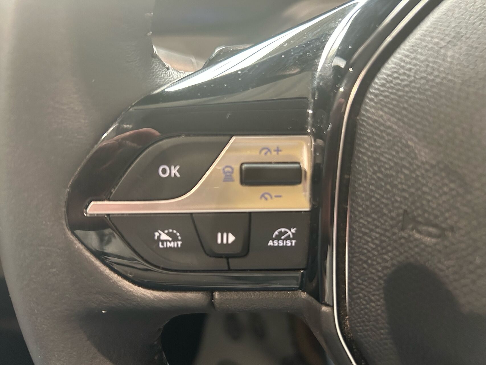 Billede af Peugeot 408 1,6 Plugin-hybrid Allure Pack EAT8 180HK 5d 8g Aut.