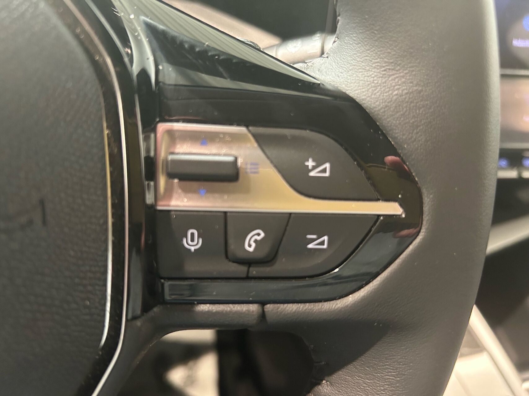 Billede af Peugeot 408 1,6 Plugin-hybrid Allure Pack EAT8 180HK 5d 8g Aut.