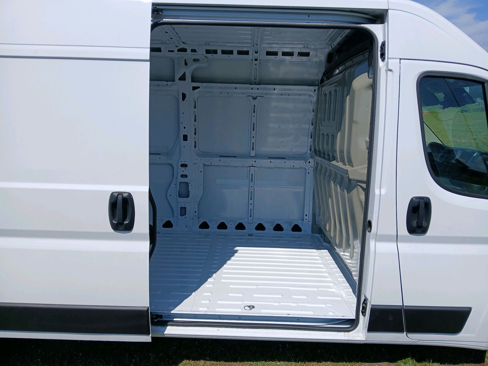 Billede af Peugeot Boxer 333 L3H2 2,2 BlueHDi Premium 140HK Van 6g