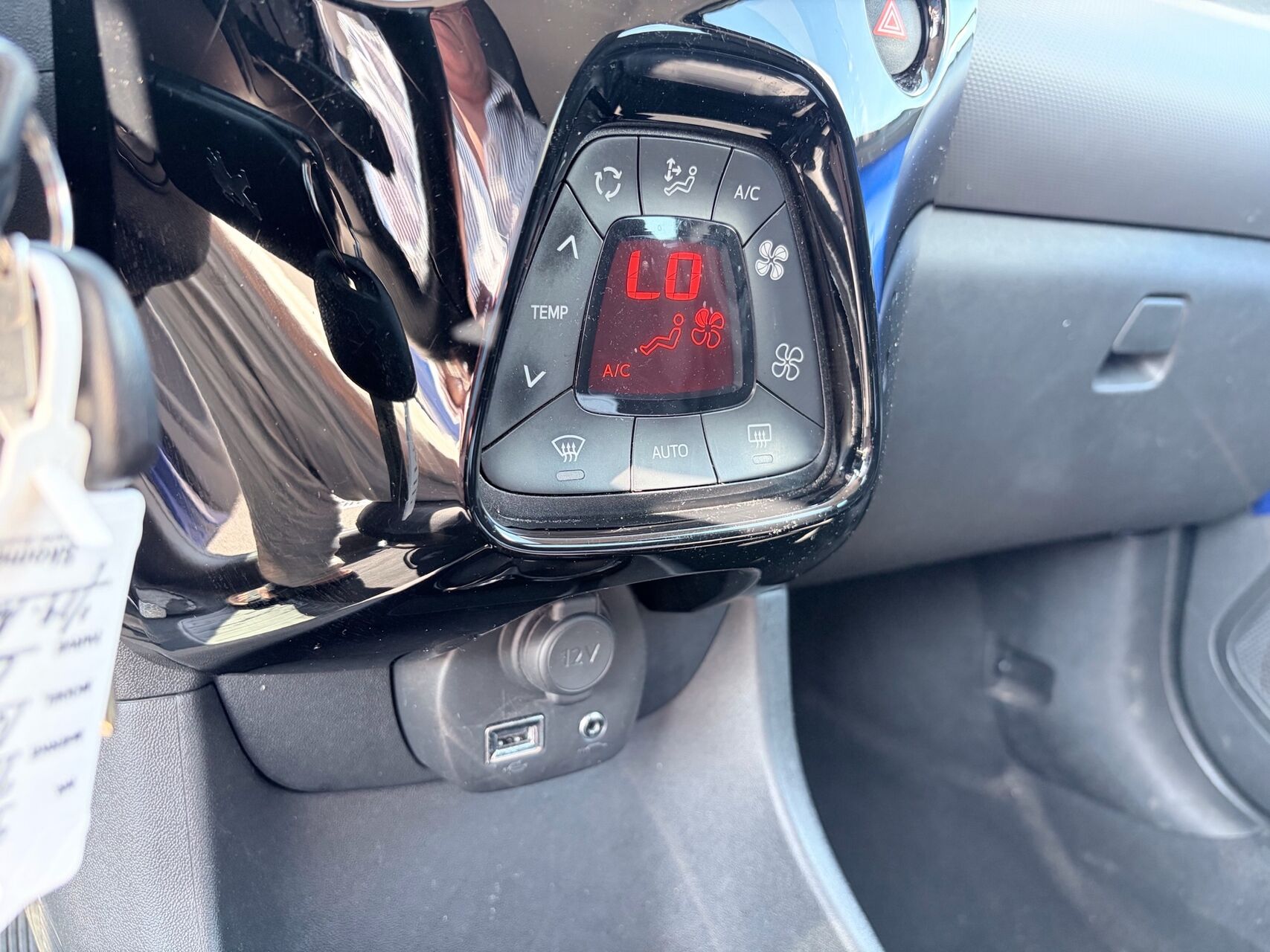 Billede af Peugeot 108 1,0 e-Vti Allure+ 72HK 5d