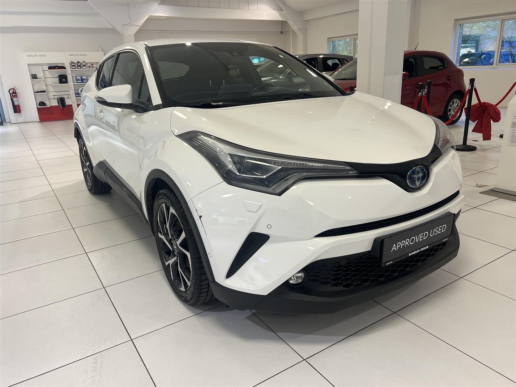 Billede af Toyota C-HR 1,8 Hybrid C-LUB Premium Selected Multidrive S 122HK 5d Aut.