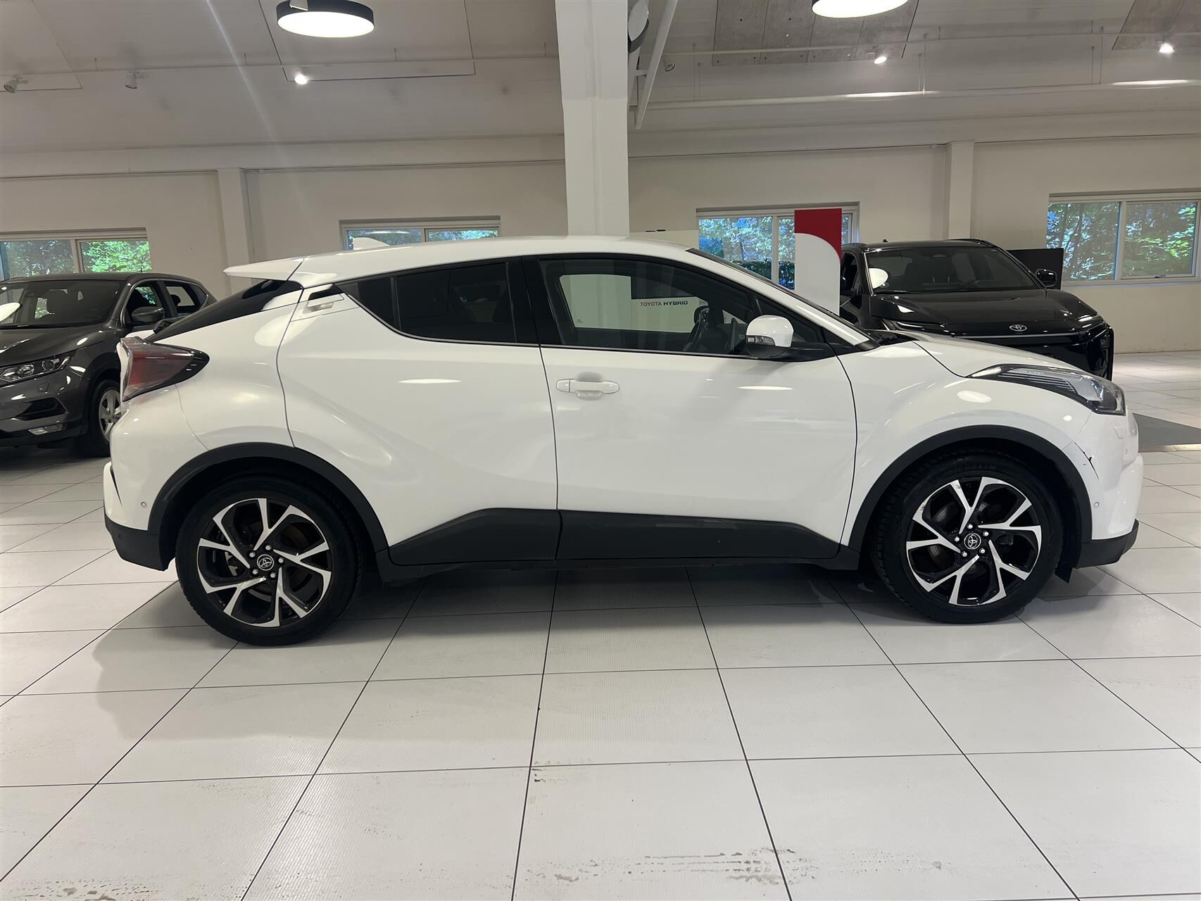 Billede af Toyota C-HR 1,8 Hybrid C-LUB Premium Selected Multidrive S 122HK 5d Aut.