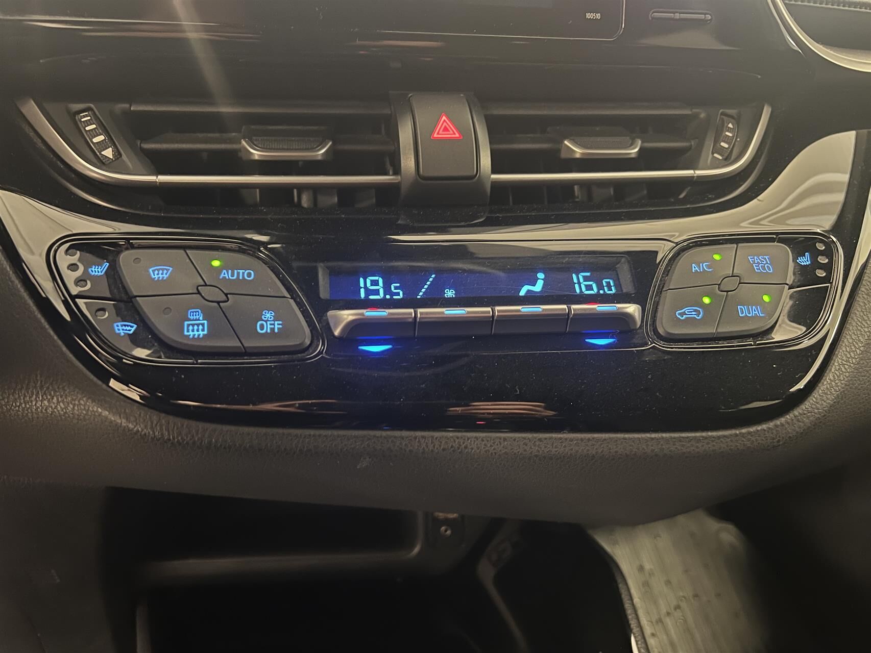 Billede af Toyota C-HR 1,8 Hybrid C-LUB Premium Selected Multidrive S 122HK 5d Aut.