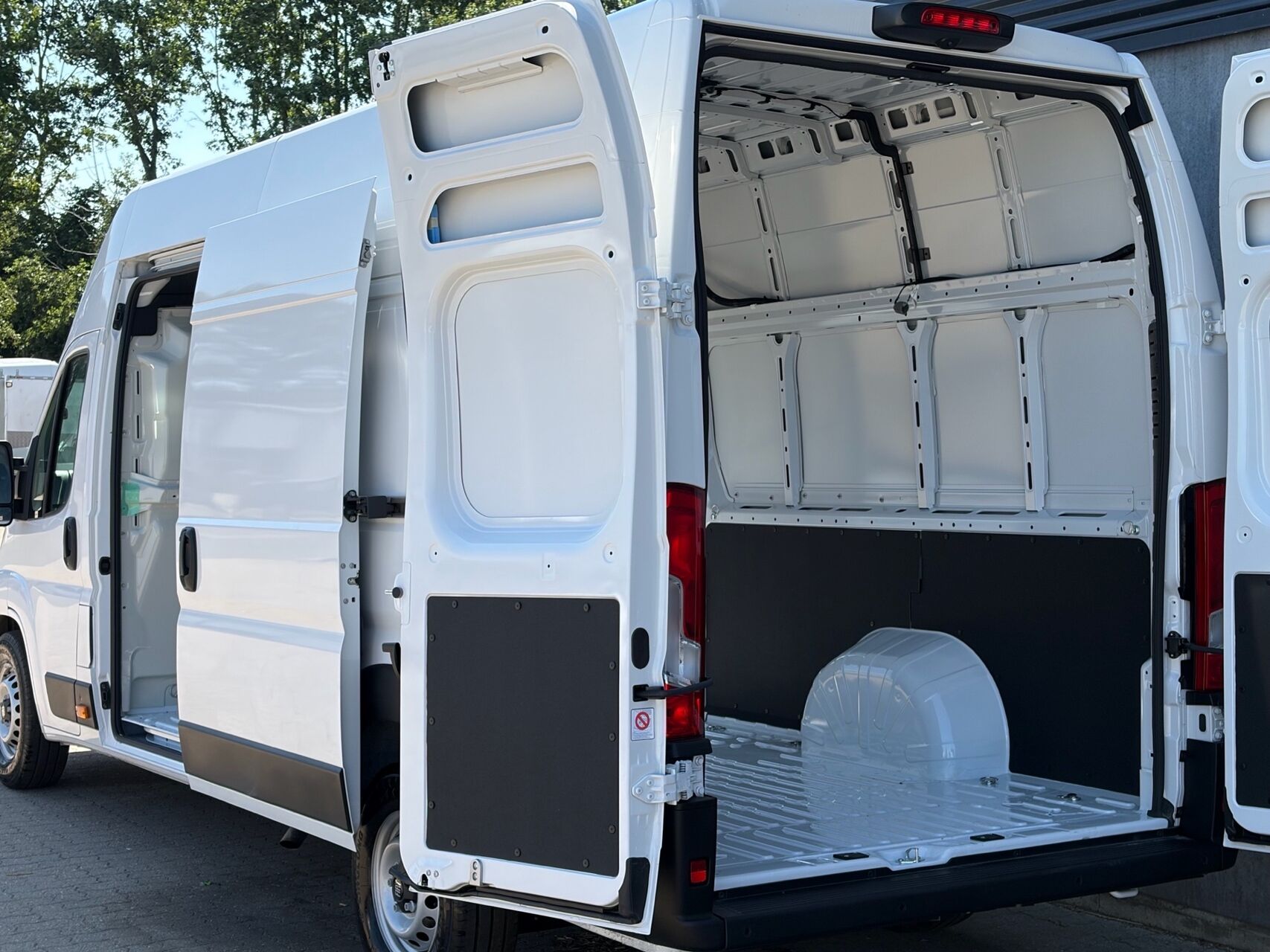 Billede af Fiat Ducato 35M L4H3 2,2 Multijet Comfort 180HK Van 8g Aut.