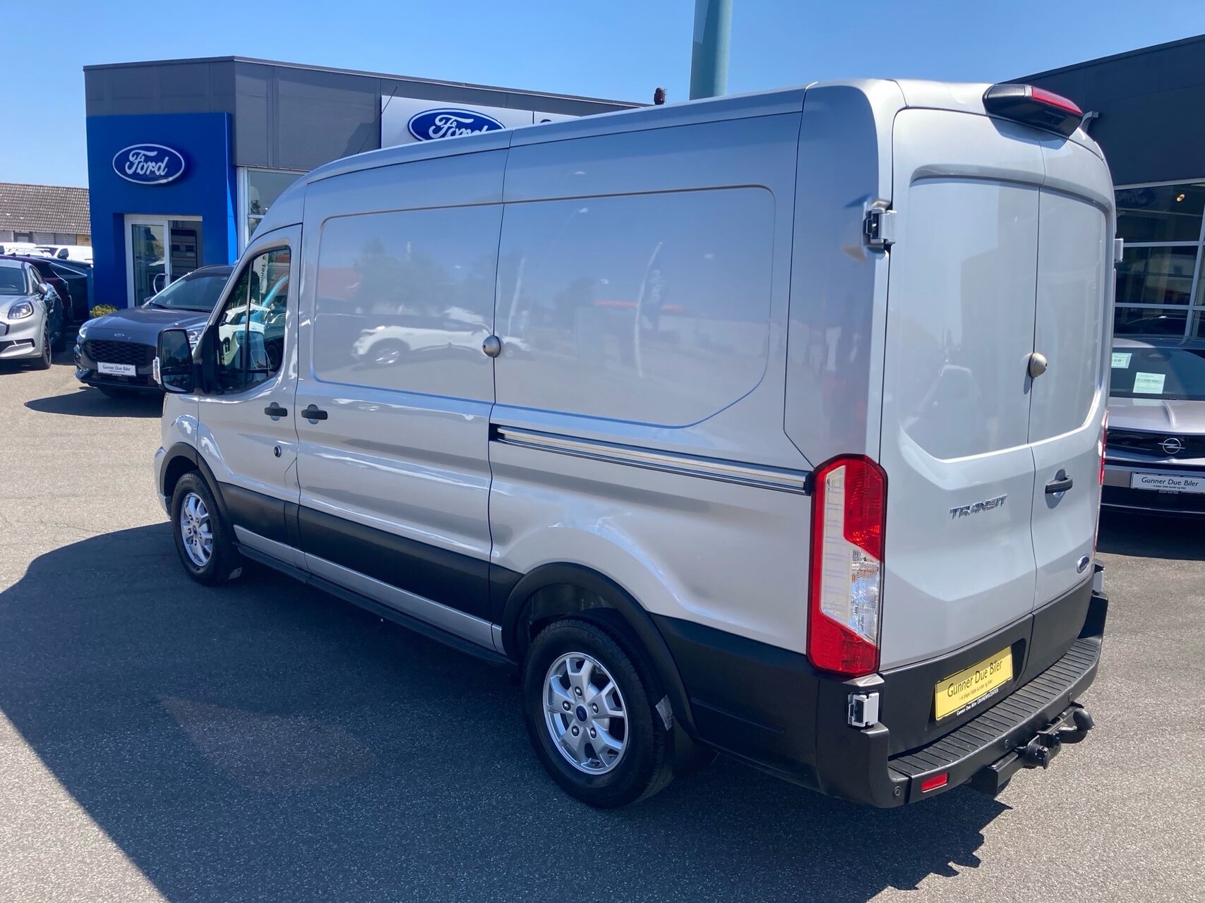 Billede af Ford Transit 350 L2H2 2,0 TDCi Limited 170HK Van 6g Aut.