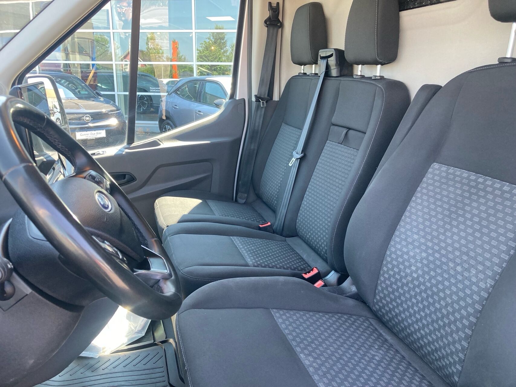 Billede af Ford Transit 350 L2H2 2,0 TDCi Limited 170HK Van 6g Aut.