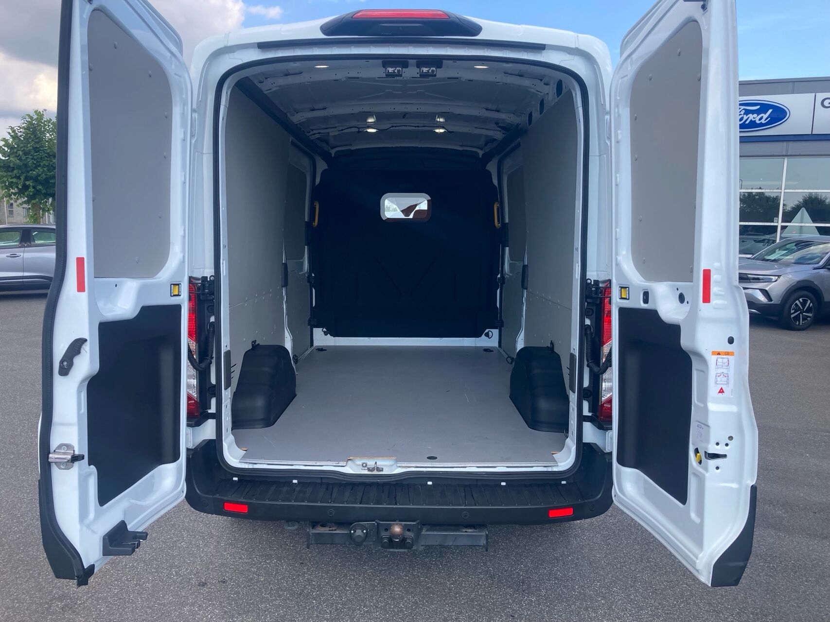 Billede af Ford Transit 350 L3H2 2,0 TDCi Limited 165HK Van 8g Aut.